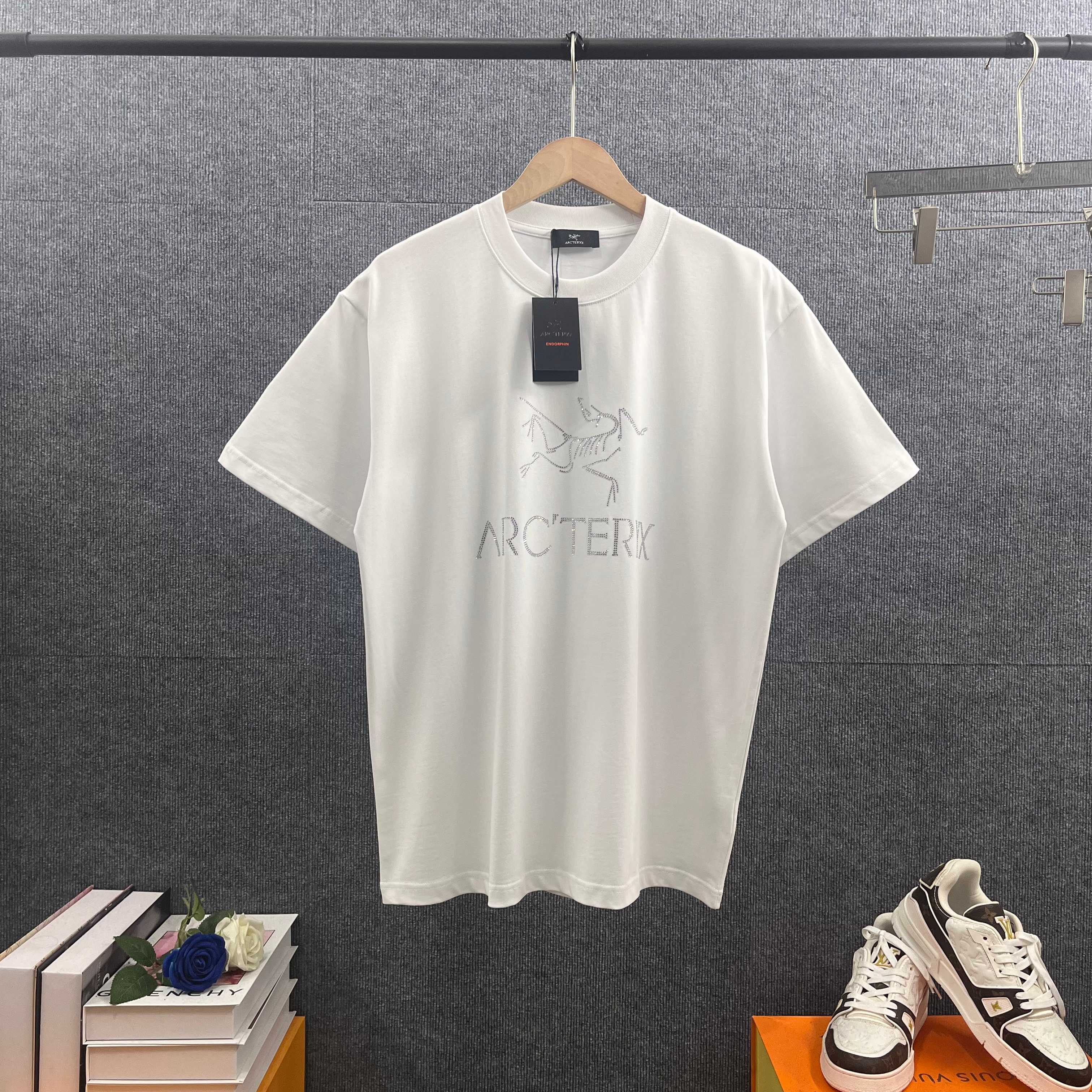 P95 ARC'*Ancestor*Bird 2026 Primavera y verano Nuevo estilo Letras con logotipo clásico Proceso de perforación en calie…