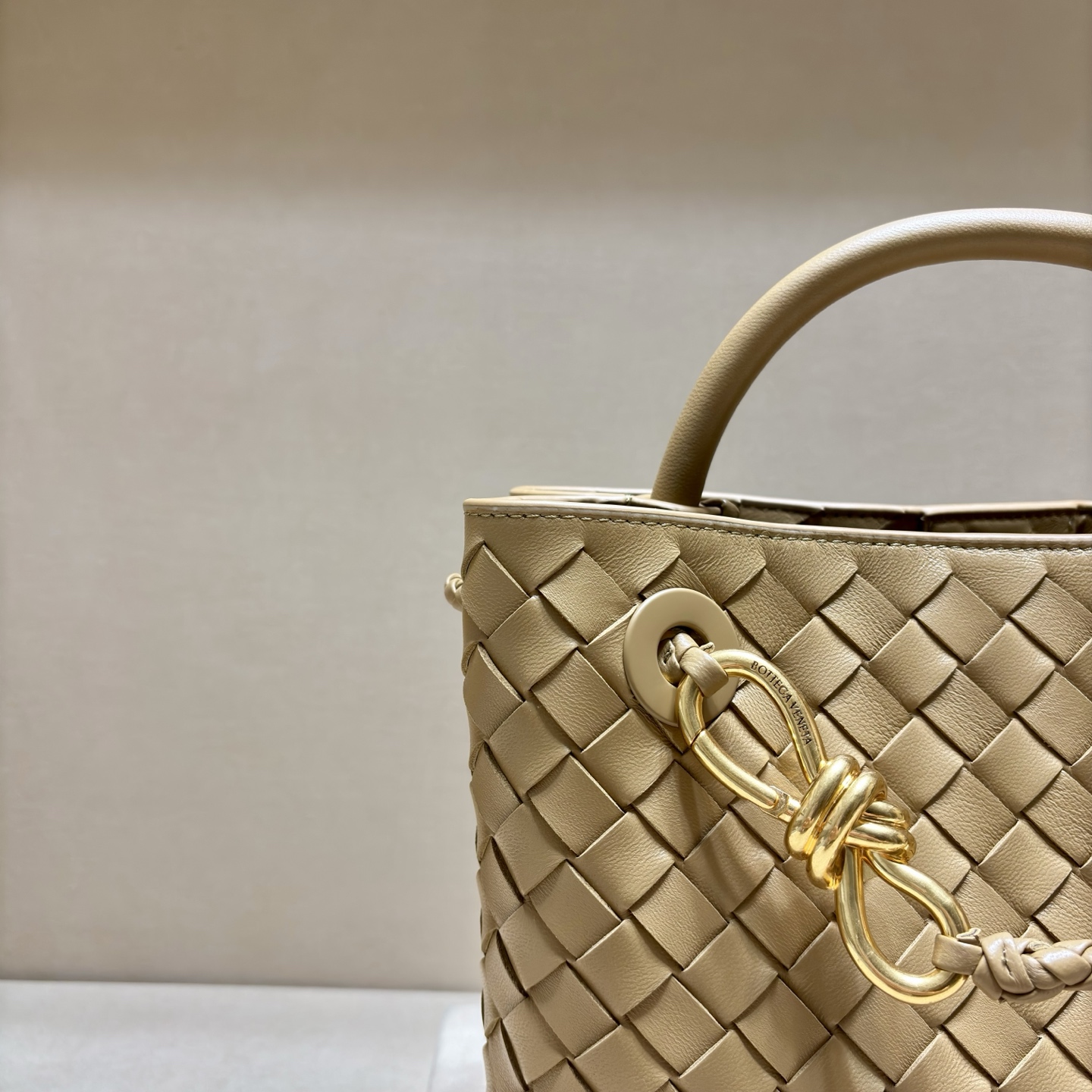 顶级🅿️2058 Intrecciato編み込み小型手提げバッグ