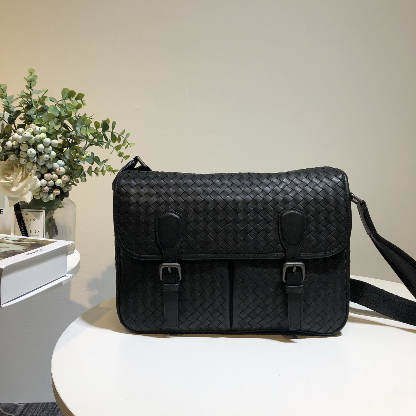 NO:337896,This shopping bag is hand-woven and embroidered with a knitting effect, with a middle partition, zippered inner bag and top extended zipper buckle, size 40/10/32, BV, bottega veneta19860909此款购物袋手工编织和刺绣装饰呈现编织效果,带有中间隔层,拉链内袋和顶部加长拉链扣,尺寸40/10/32,BV,bottega veneta,Bag