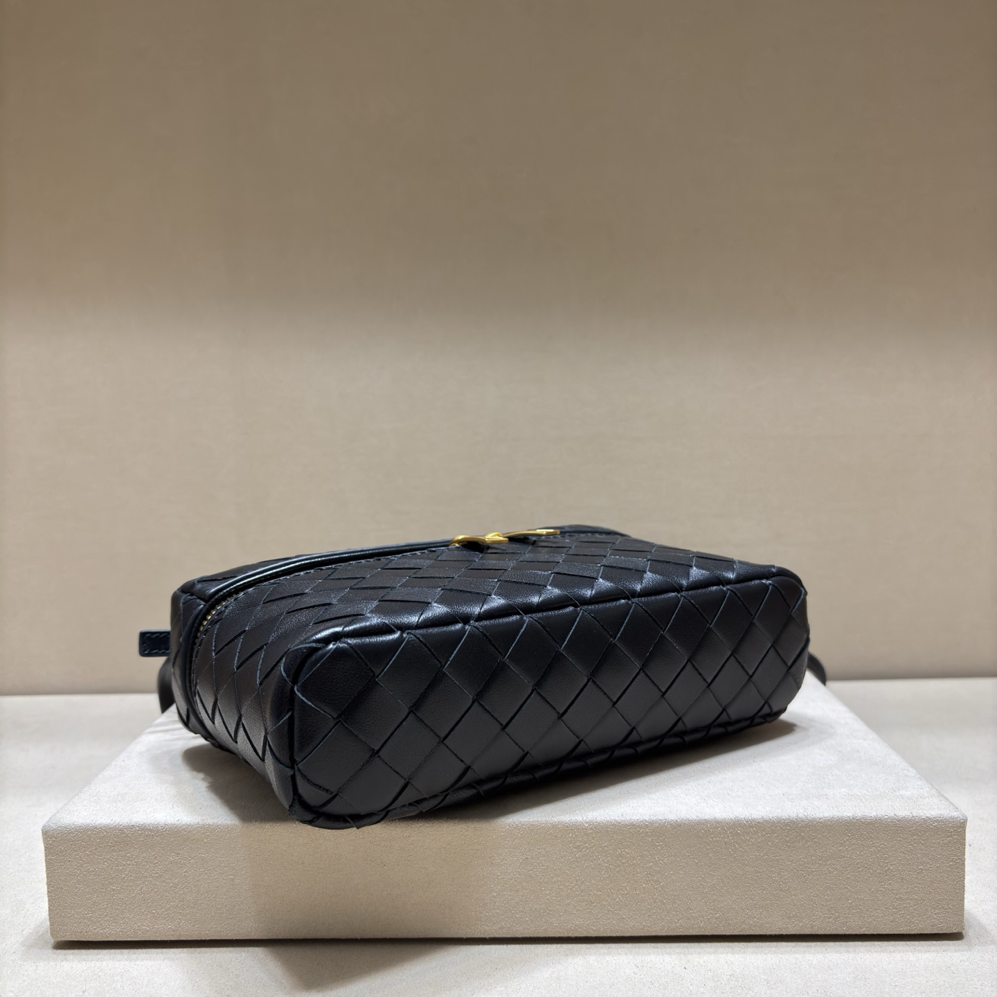 顶级🅿️1470 春夏編み込みラウンドジップ斜め掛けバッグ