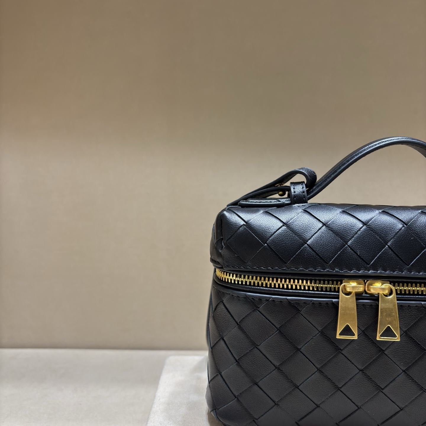 顶级🅿️1470 春夏編み込みラウンドジップ斜め掛けバッグ