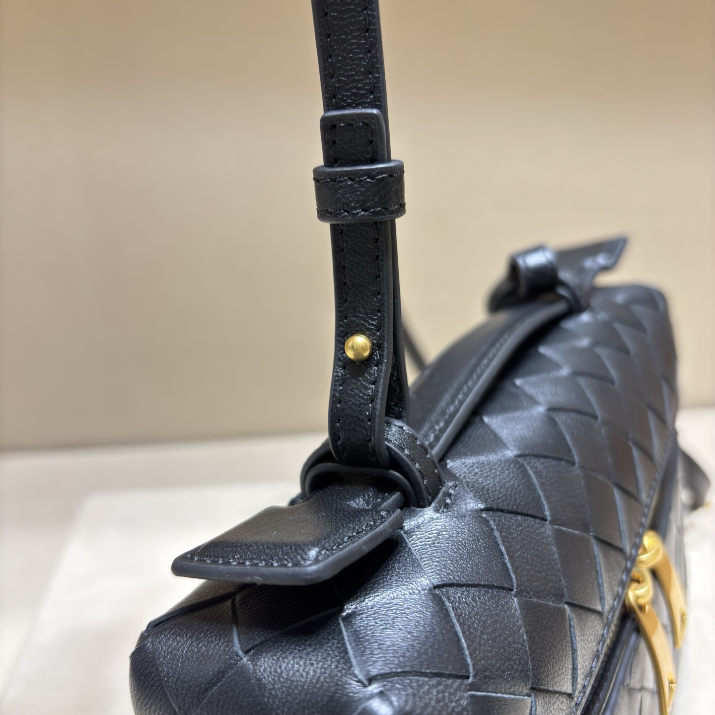 顶级🅿️1470 春夏編み込みラウンドジップ斜め掛けバッグ