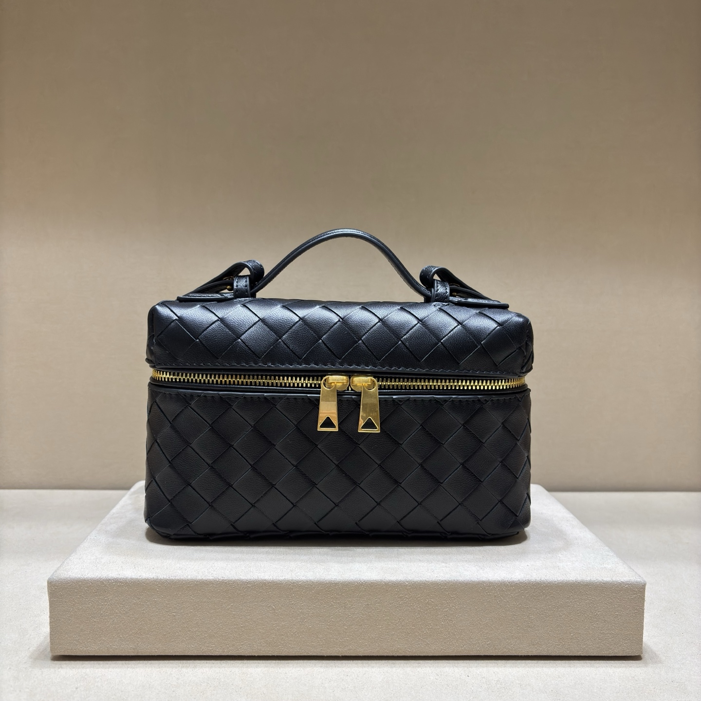 顶级🅿️1470 春夏編み込みラウンドジップ斜め掛けバッグ