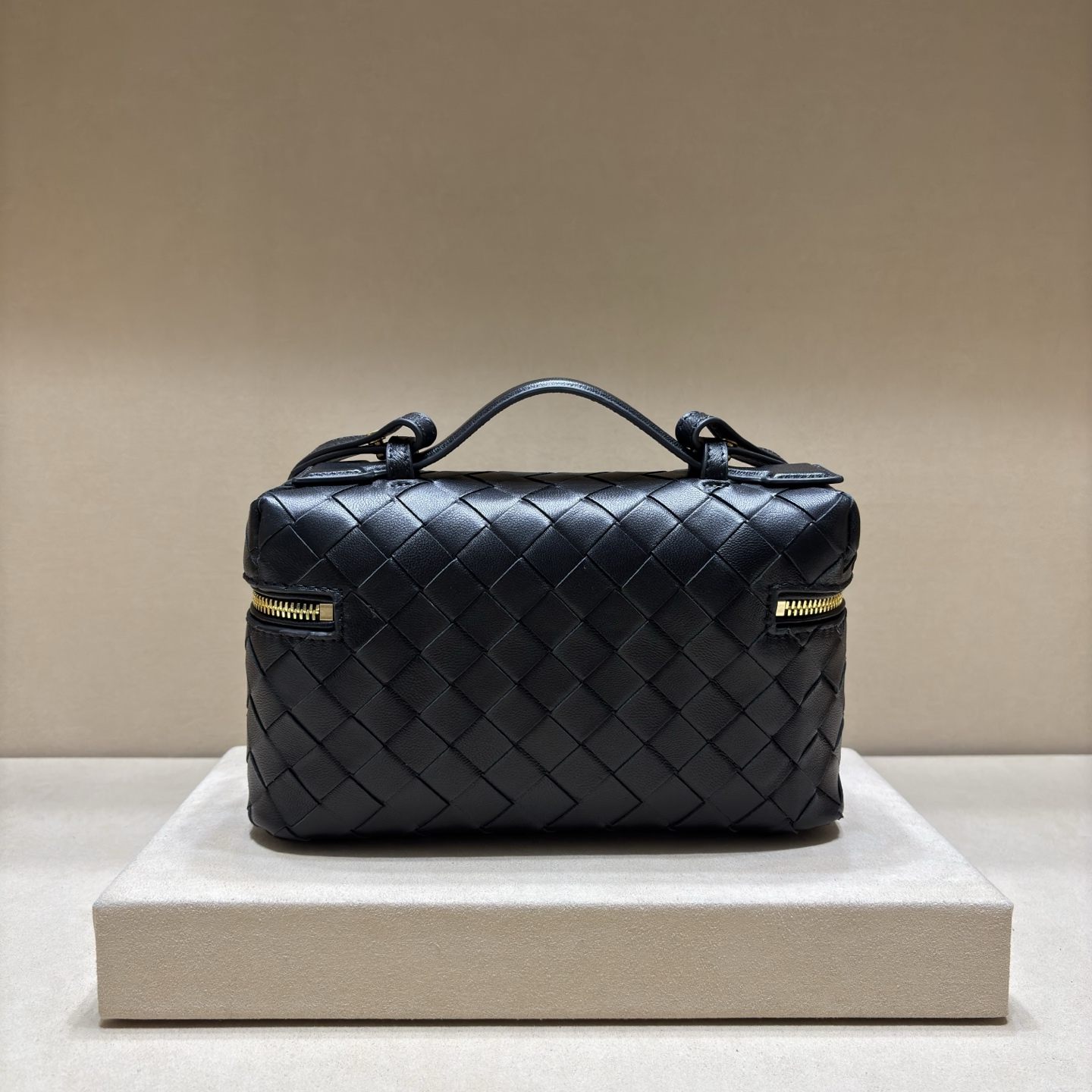 顶级🅿️1470 春夏編み込みラウンドジップ斜め掛けバッグ