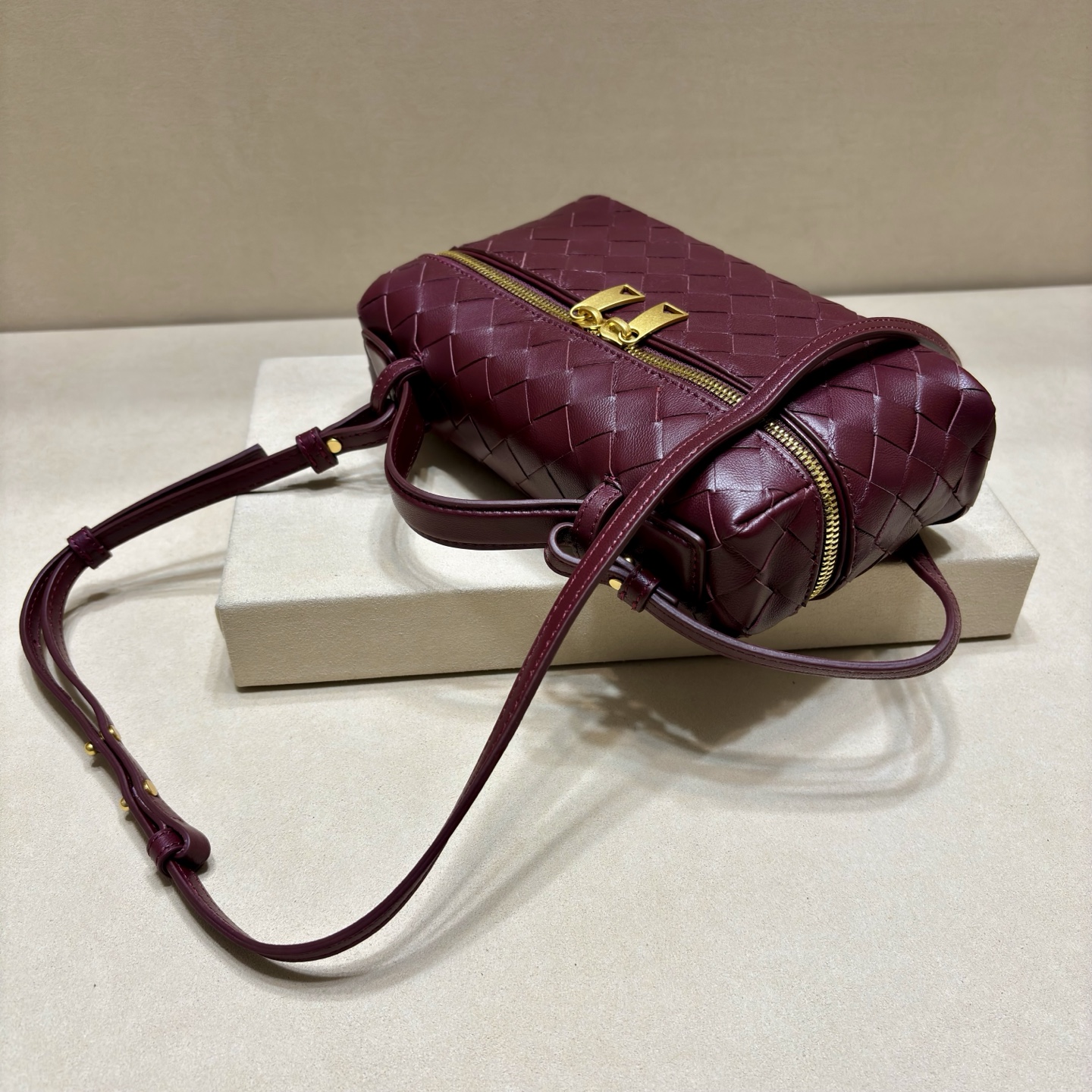 顶级🅿️1470 春夏編み込みラウンドファスナーショルダーバッグ