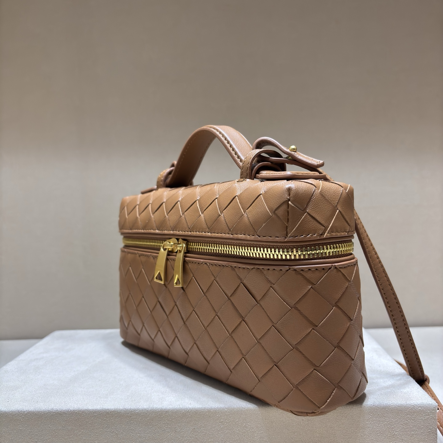 顶级🅿️1470 春夏編み込みラウンドジッパーショルダーバッグ