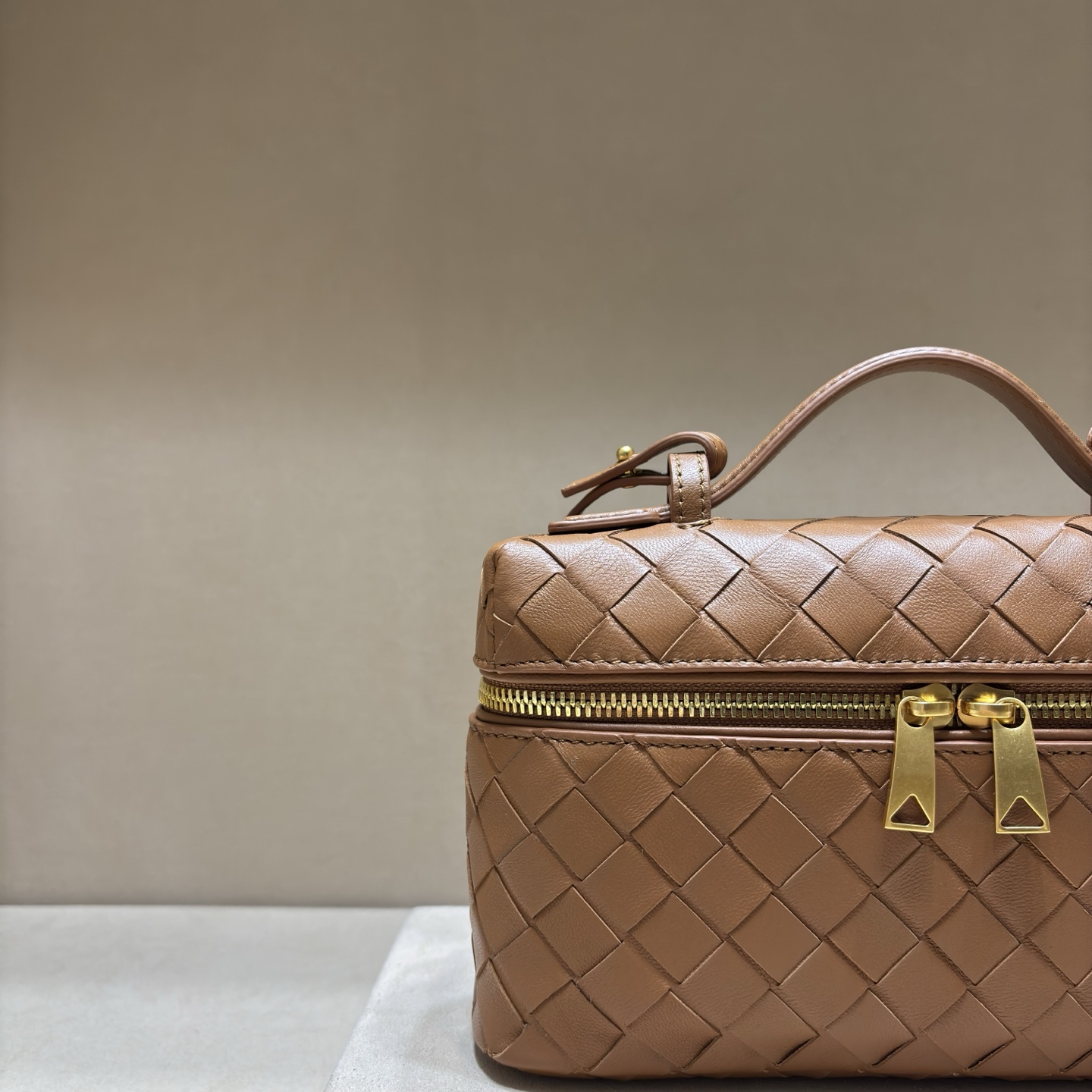 顶级🅿️1470 春夏編み込みラウンドジッパーショルダーバッグ