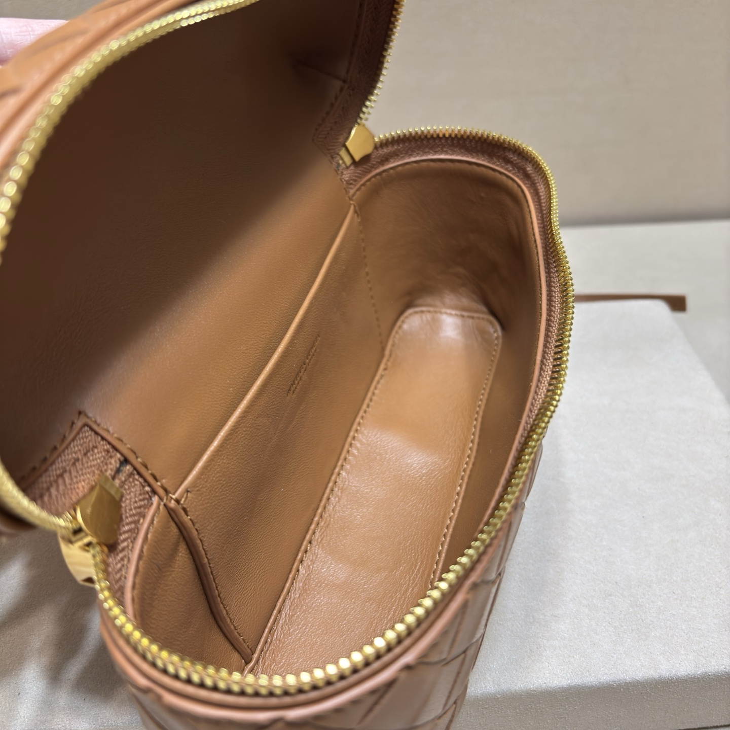 顶级🅿️1470 春夏編み込みラウンドジッパーショルダーバッグ