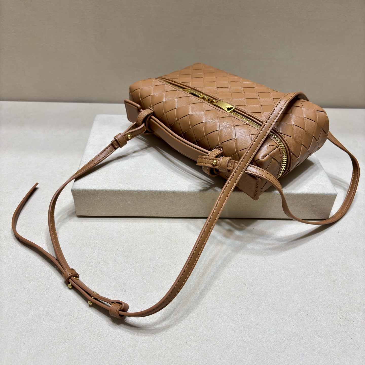 顶级🅿️1470 春夏編み込みラウンドジッパーショルダーバッグ