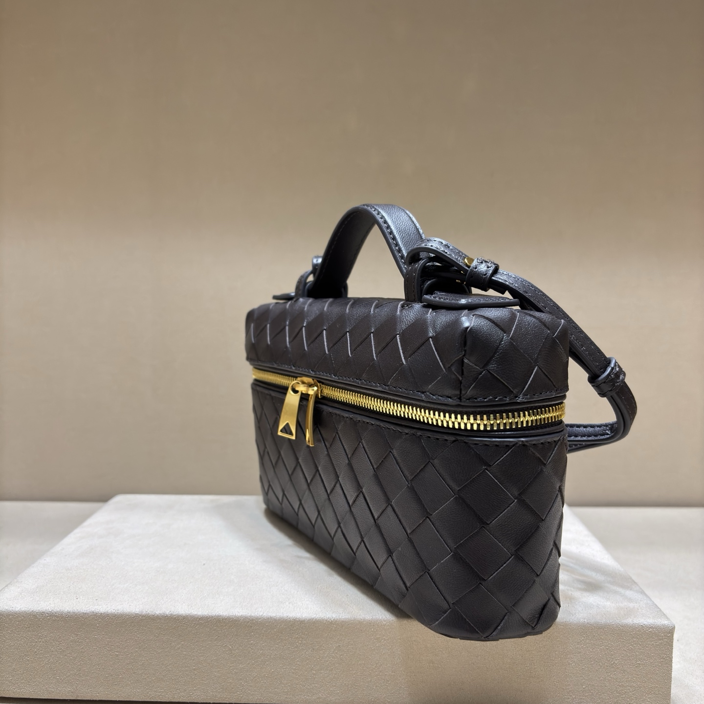 顶级🅿️1470 春夏編み込みラウンドジッパーショルダーバッグ - 化粧ポーチにも最適