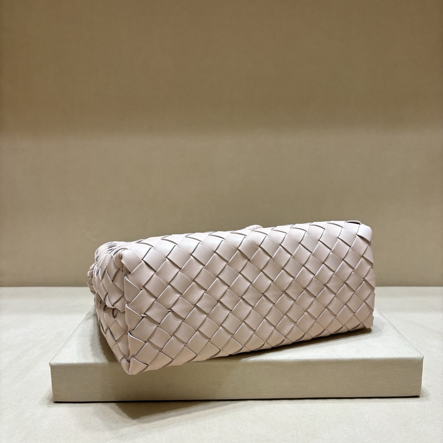 顶级🅿️2058 春夏新作編織風デザインの小型手提げバッグ