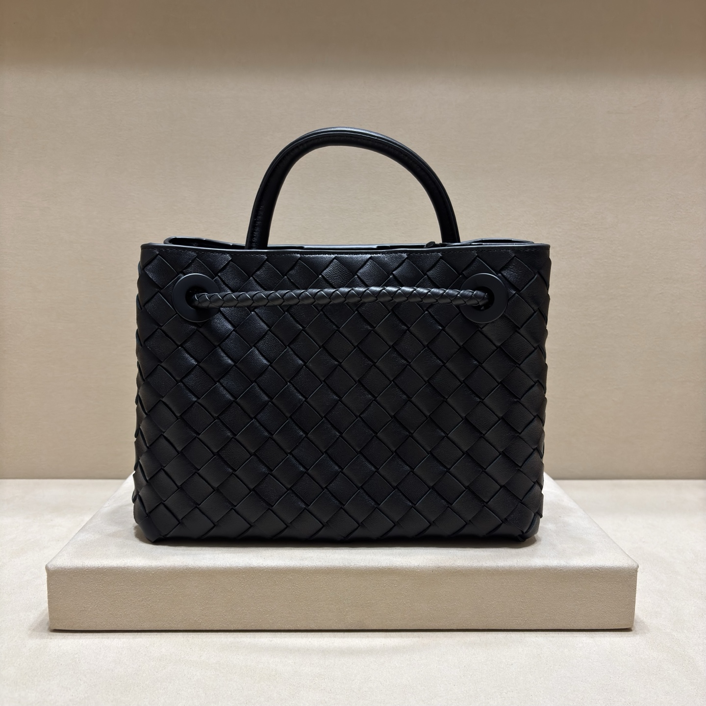 顶级🅿️2058 小号手提バッグ - 編織デザインと金属ディテール