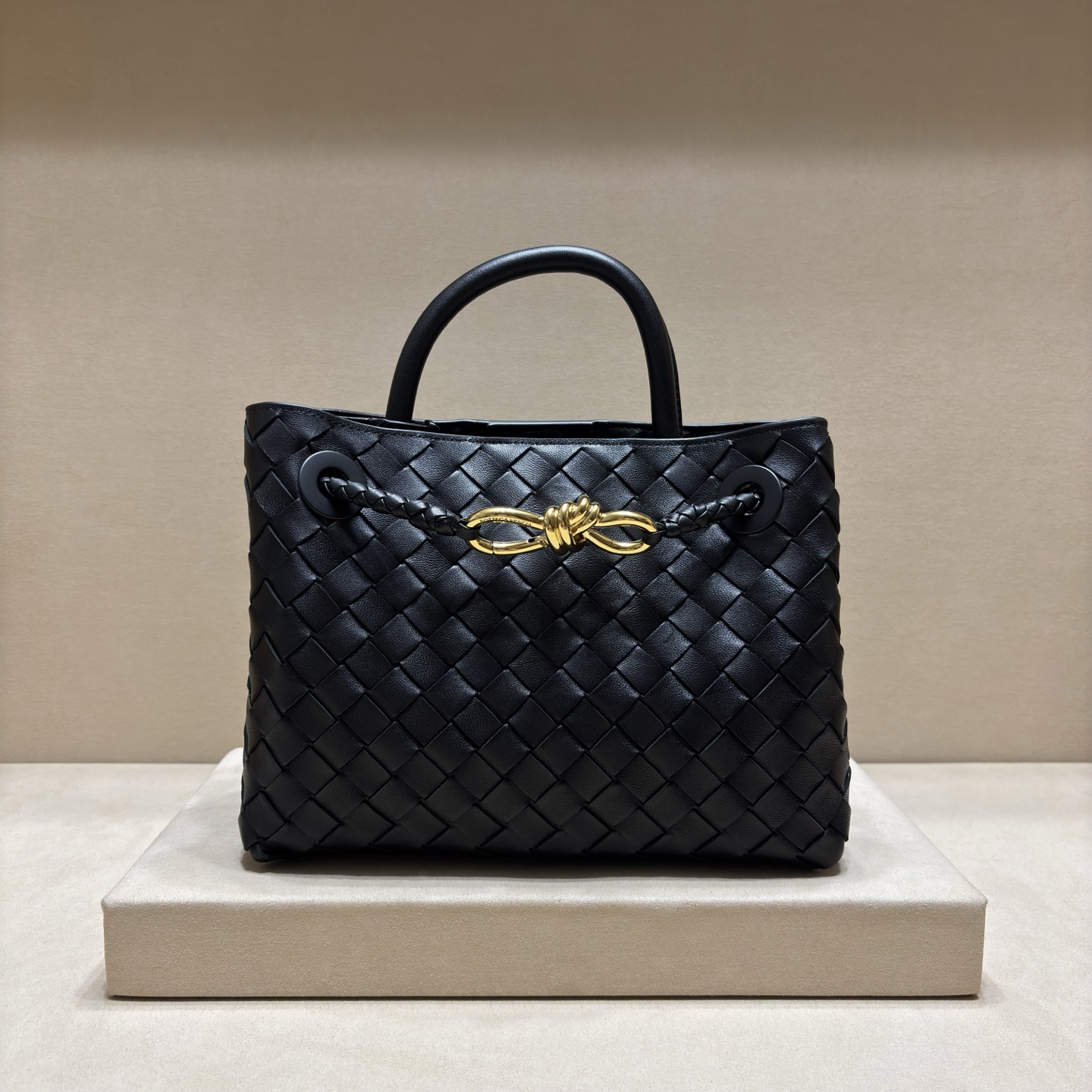 顶级🅿️2058 小号手提バッグ - 編織デザインと金属ディテール