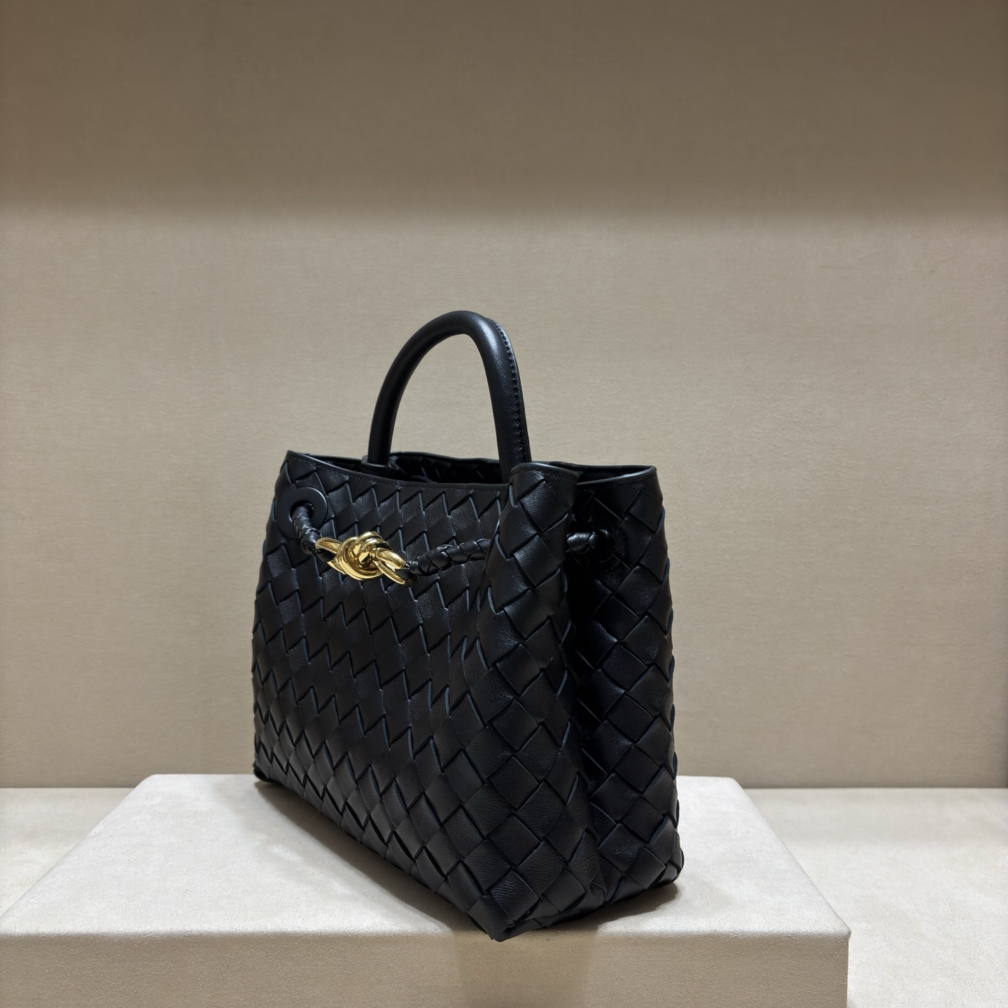 顶级🅿️2058 小号手提バッグ - 編織デザインと金属ディテール