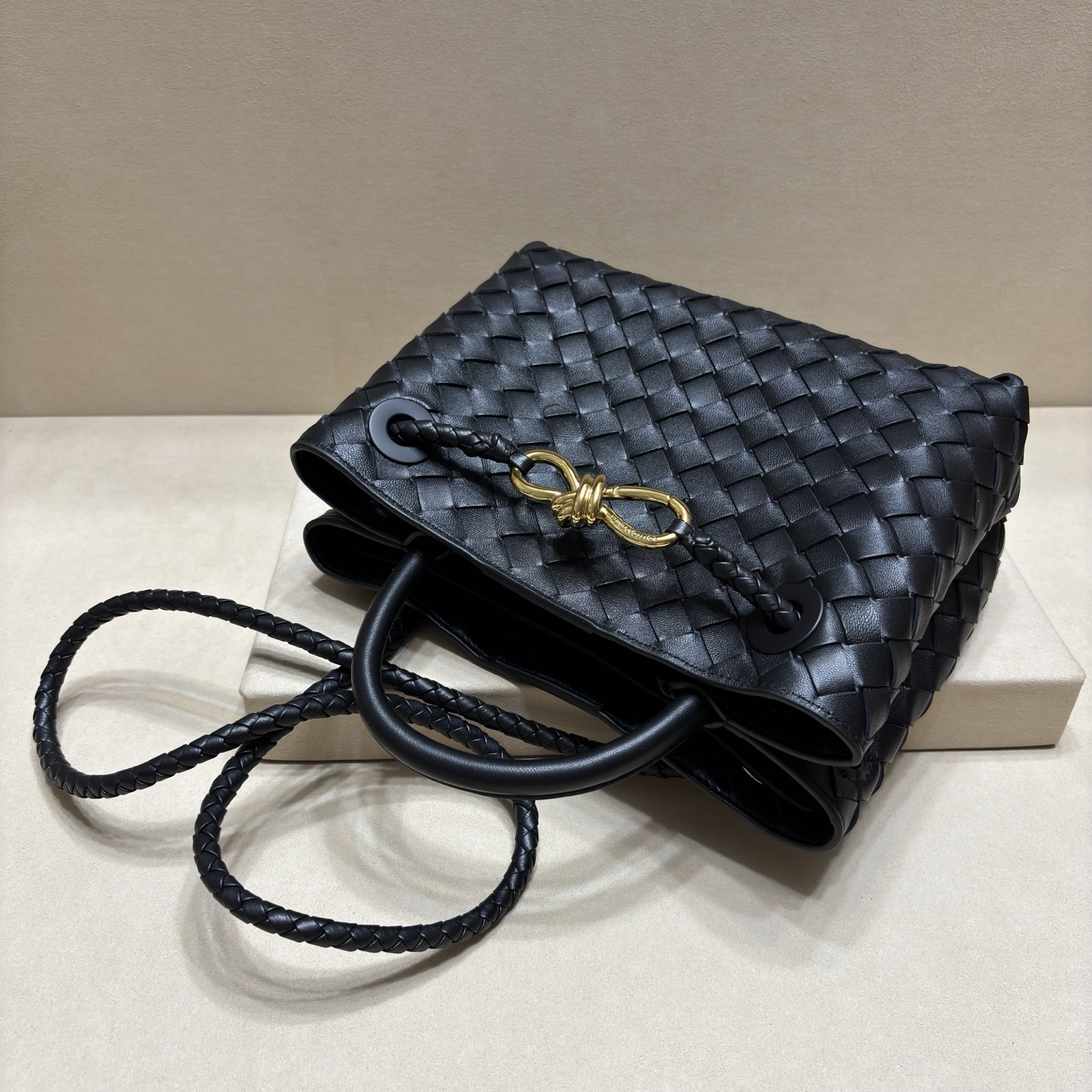 顶级🅿️2058 小号手提バッグ - 編織デザインと金属ディテール