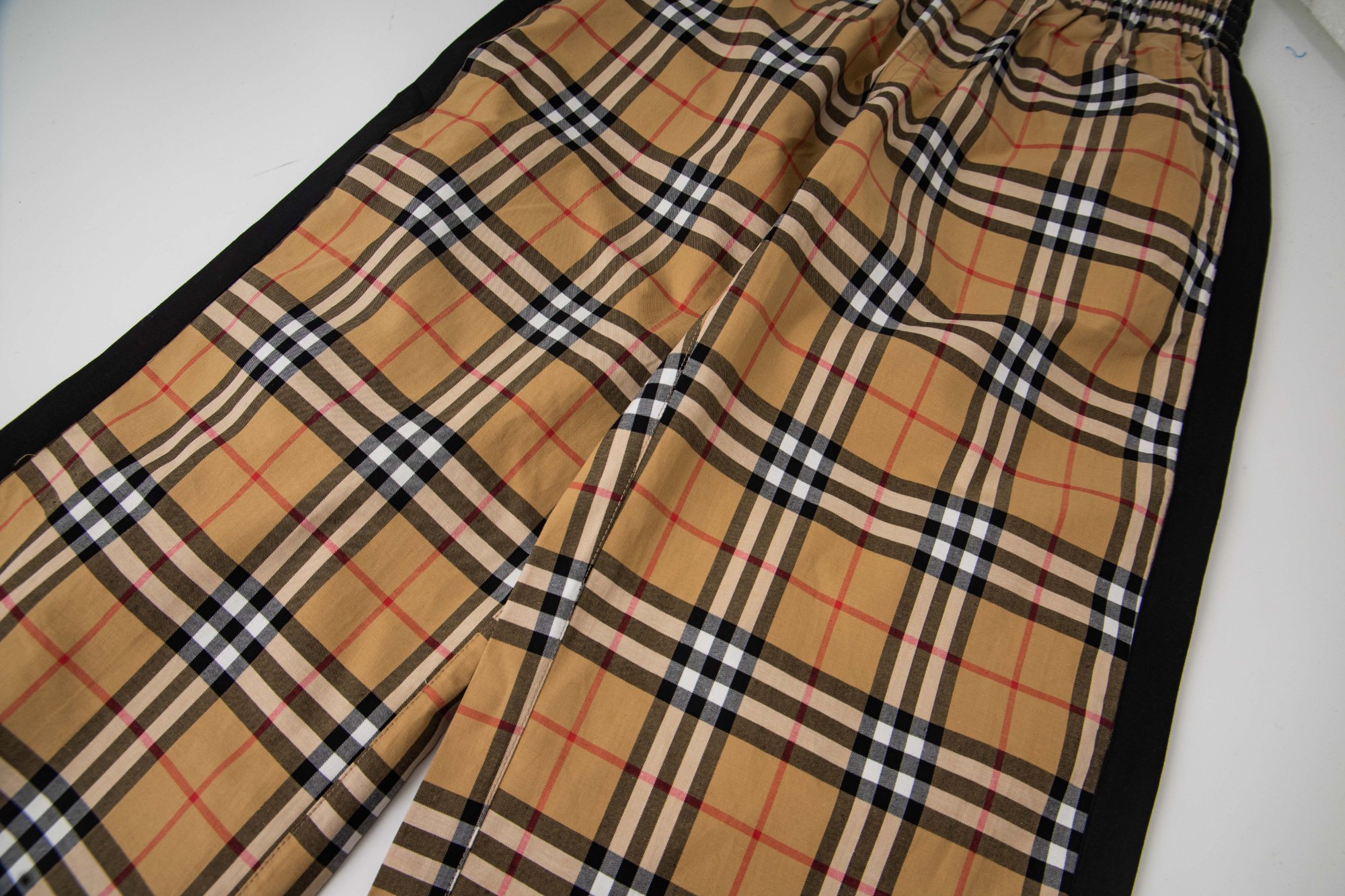 Burberry/巴宝莉 侧边条纹格纹弹力棉质长裤-Top High Quatity Cheap Sneakers Fashion Clothing Clothes Bags handbags Shoes of all Brand wholesale With The best Quality And Beautiful Price from China Factory Chinese suppliers wholesaler seller Burberry/巴宝莉 侧边条纹格纹弹力棉质长裤