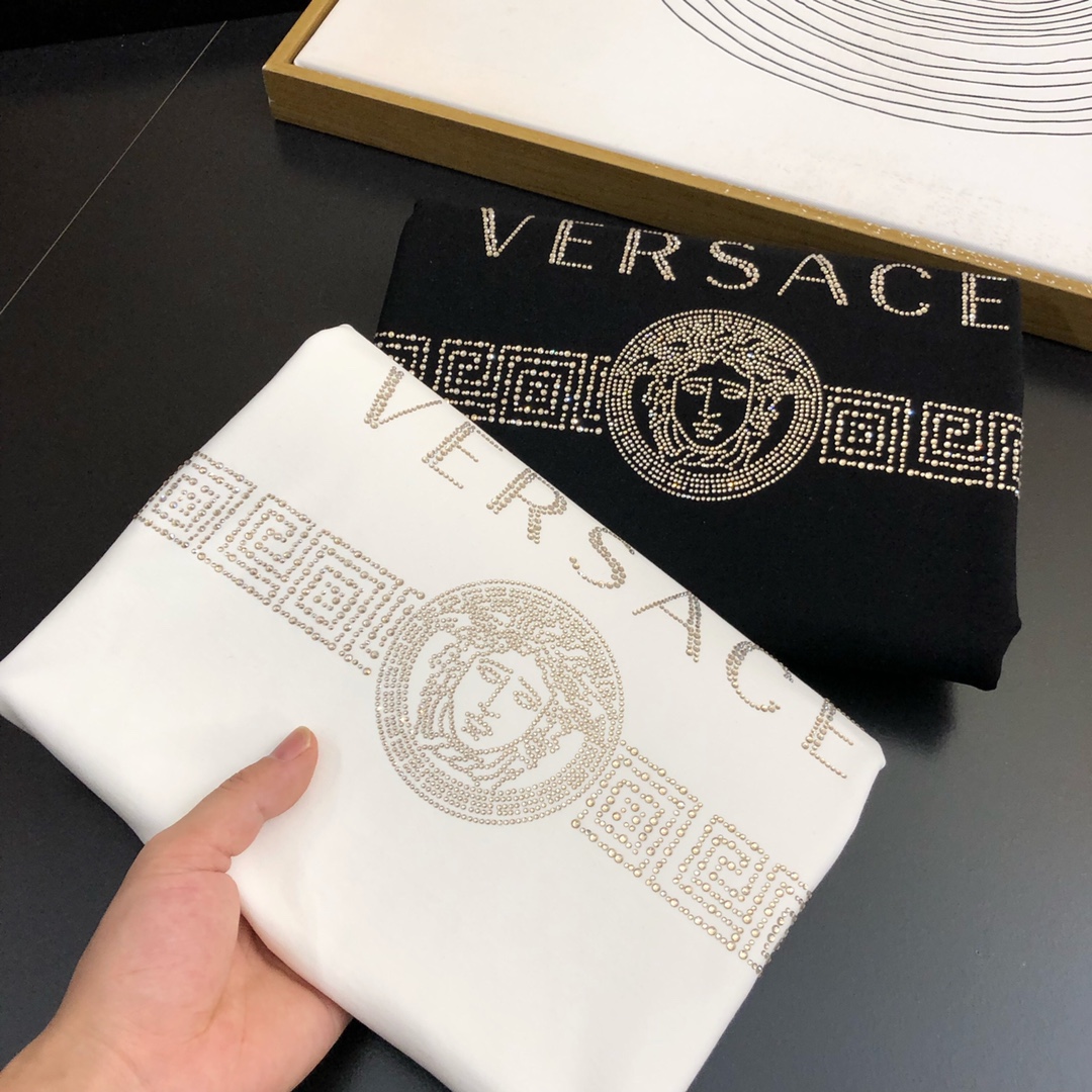 NO:600519,VER25S autumn men's long-sleeved sweatshirt... If you like the hot diamond Medusa, you will like it, no need to cover it up, it will be deeply imprinted in your heart... Extremely durable and comfortable, with a great cotton feel. Solid color series, the whole T-shirt is very natural, the style is simple and elegant, and it is convenient to wear for commuting!  !  !  Size M-5XL,,hoodie,sweatshirts,tees,t-shirt,alexander wang19860909VER25S秋季男士长袖卫衣..... 烫钻美杜莎喜欢就是喜欢, 无需掩盖, 深深印入你的内心……耐穿性和舒适度极强,超棒的棉感 纯色系列,整件T恤呈现的状态非常的自然,款式简单大气,穿搭便捷通勤！！！码数M-5XL,,hoodie,sweatshirts,tees，t-shirt,alexander wang,Men's clothing