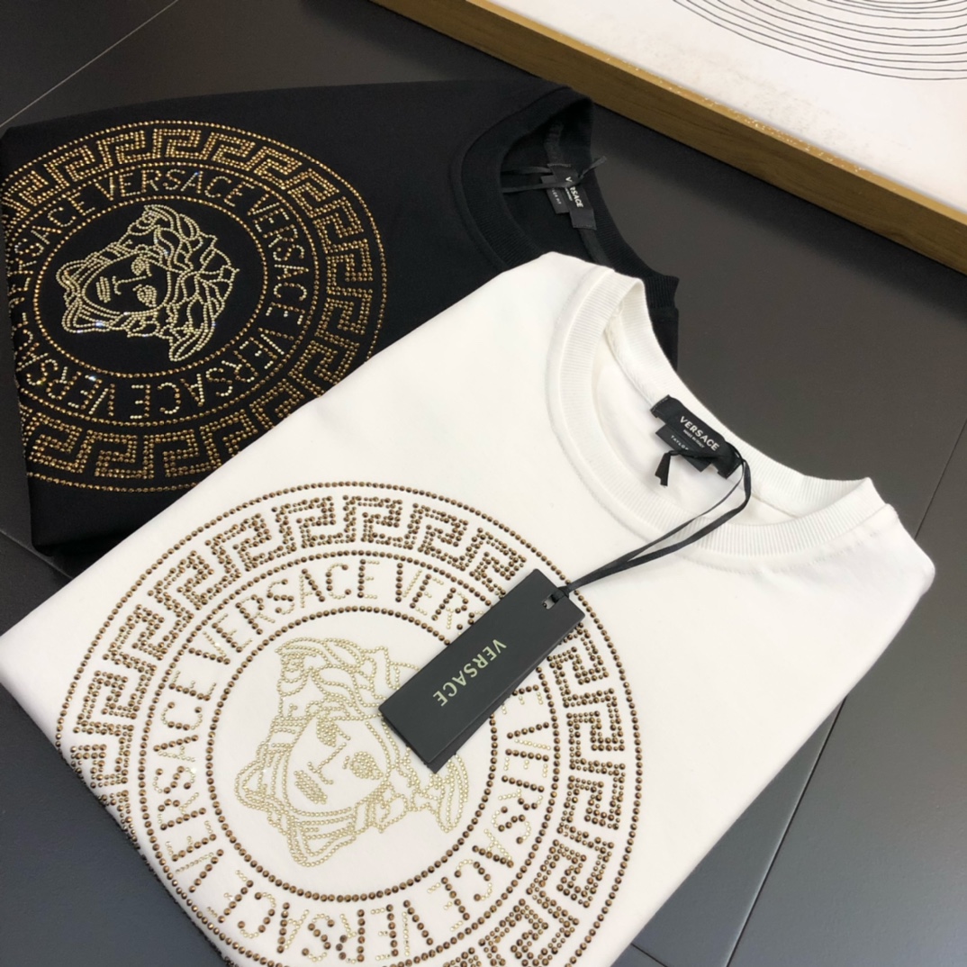 NO:600508,VER25S autumn men's long-sleeved sweatshirt... If you like the hot diamond Medusa, you will like it, no need to cover it up, it will be deeply imprinted in your heart... Extremely durable and comfortable, with a great cotton feel. Solid color series, the whole T-shirt is very natural, the style is simple and elegant, and it is convenient to wear for commuting!  !  !  Size M-5XL,,hoodie,sweatshirts,tees,t-shirt,alexander wang19860909VER25S秋季男士长袖卫衣..... 烫钻美杜莎喜欢就是喜欢, 无需掩盖, 深深印入你的内心……耐穿性和舒适度极强,超棒的棉感 纯色系列,整件T恤呈现的状态非常的自然,款式简单大气,穿搭便捷通勤！！！码数M-5XL,,hoodie,sweatshirts,tees，t-shirt,alexander wang,Men's clothing