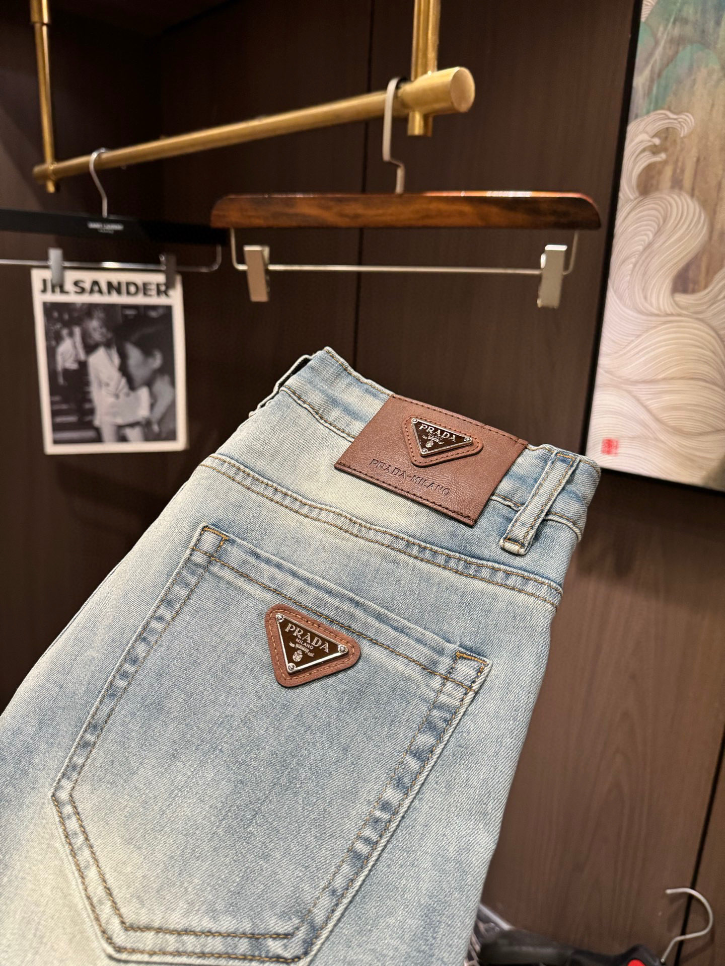 NO:443968,PRA25S spring and summer men's casual jeans......Made of thin cotton denim fabric, soft texture without losing muscles and bones, dry and tough feel. Classic iconic embossed logo, soul-like embellishment. All indicators are top-quality, which naturally brings an excellent body feel!  !  !  Number of codes 28-3837, prada, jeans, alexander wang19860909PRA25S春夏男士休闲牛仔裤.......薄款棉质牛仔面料打造 质地柔软又不失筋骨,手感干爽有韧性 经典的标志性浮雕徽标,灵魂般的点缀 各项指标皆为上品,自然带来极佳的上身体感！！！码数28——3837,,prada,jeans,alexander wang,Men's clothing