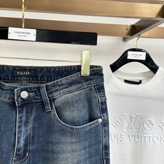 专柜🆕2026春夏设计推荐 热卖牛仔裤🆕柔软亲肤面料 奢华头层牛皮腰牌 经典蓝洗水 专柜限量款 奢华感订制面料 工艺+洗 专柜🆕2026春夏设计推荐 热卖牛仔裤🆕柔软亲肤面料 奢华头层牛皮腰牌 经典蓝洗水 专柜限量款 奢华感订制面料 工艺+洗