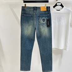 专柜🆕2026春夏设计推荐 热卖牛仔裤🆕柔软亲肤面料 奢华头层牛皮腰牌 经典蓝洗水 专柜限量款 奢华感订制面料 工艺+洗 专柜🆕2026春夏设计推荐 热卖牛仔裤🆕柔软亲肤面料 奢华头层牛皮腰牌 经典蓝洗水 专柜限量款 奢华感订制面料 工艺+洗