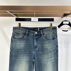 专柜🆕2026春夏设计推荐 热卖牛仔裤🆕柔软亲肤面料 奢华头层牛皮腰牌 经典蓝洗水 专柜限量款 奢华感订制面料 工艺+洗 专柜🆕2026春夏设计推荐 热卖牛仔裤🆕柔软亲肤面料 奢华头层牛皮腰牌 经典蓝洗水 专柜限量款 奢华感订制面料 工艺+洗