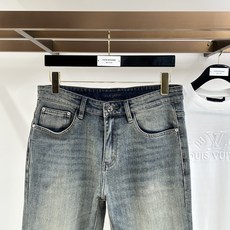 专柜🆕2026春夏设计推荐 热卖牛仔裤🆕柔软亲肤面料 奢华头层牛皮腰牌 经典蓝洗水 专柜限量款 奢华感订制面料 工艺+洗 专柜🆕2026春夏设计推荐 热卖牛仔裤🆕柔软亲肤面料 奢华头层牛皮腰牌 经典蓝洗水 专柜限量款 奢华感订制面料 工艺+洗