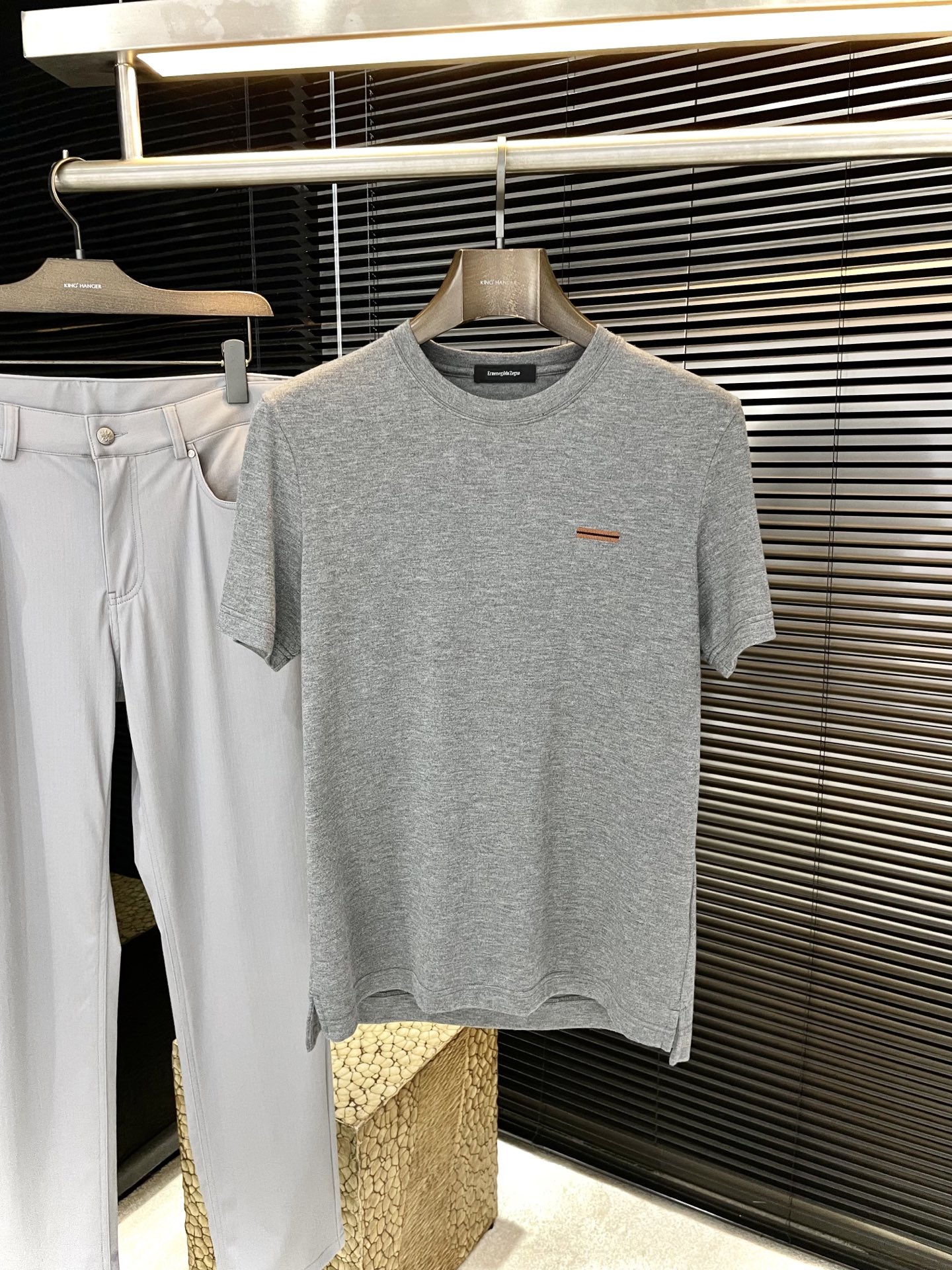 NO:842309,P Z Zegna-(Jenny) series VIP advanced customization 2026 spring and summer new T-shirt. This T-shirt is made of soft cotton viscose blended fabric and decorated with classic Logo embroidery on the chest. Highly recommended!  Size M-4XL,,zegna,tees,t-shirt,19860909P  Z Zegna-（杰尼）系列 VIP高级定制 2026春夏季新款T恤,这款采用柔软棉质粘纤混纺面料制作而成,胸前饰有经典Logo标识刺绣,强烈推荐！码数 M-4XL,,zegna,tees，t-shirt,,Men's clothing