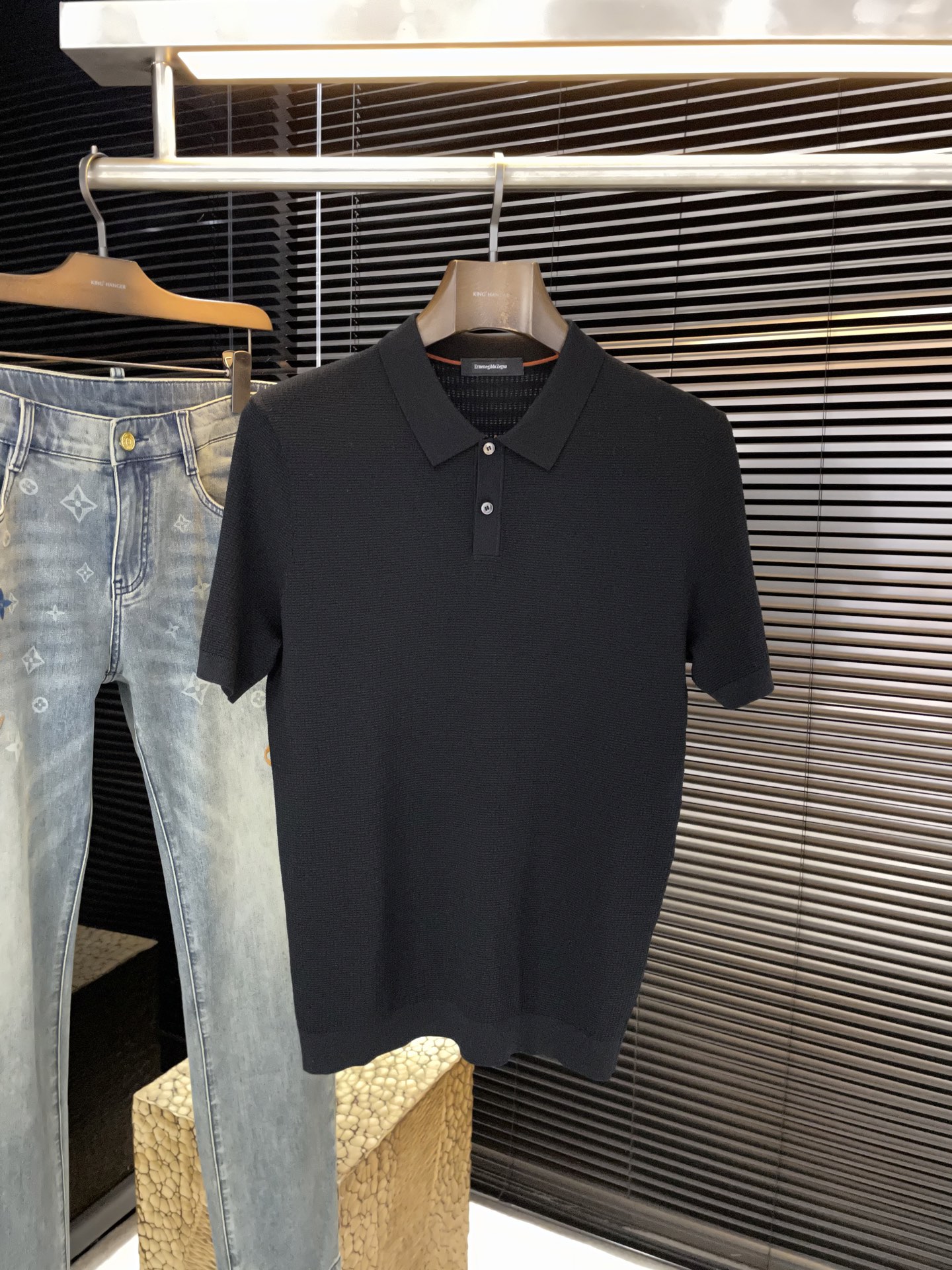 NO:842317,P Z Zegna - 2026 spring and summer latest POLO short sleeves, using the latest Yilite fabric, soft to the touch, soft and comfortable composition, classic design style, special customization, simple cutting and splicing, reflecting the extraordinary craftsmanship of the workers, full of high-end fashion sense!  The version is quite casual and versatile. Sizes M-3XL, zegna, T-shirt,19860909P  Z Zegna-（杰尼）2026春夏最新款POLO短袖,采用最新伊力特面料 手感柔软、成分柔软舒适 经典设计风格 特殊定制 简单的裁剪方式拼接,体现出工人不凡的工艺,高端时尚感十足！版型相当赞休闲百搭款.尺码 M-3XL,,zegna,T-shirt,,Men's clothing