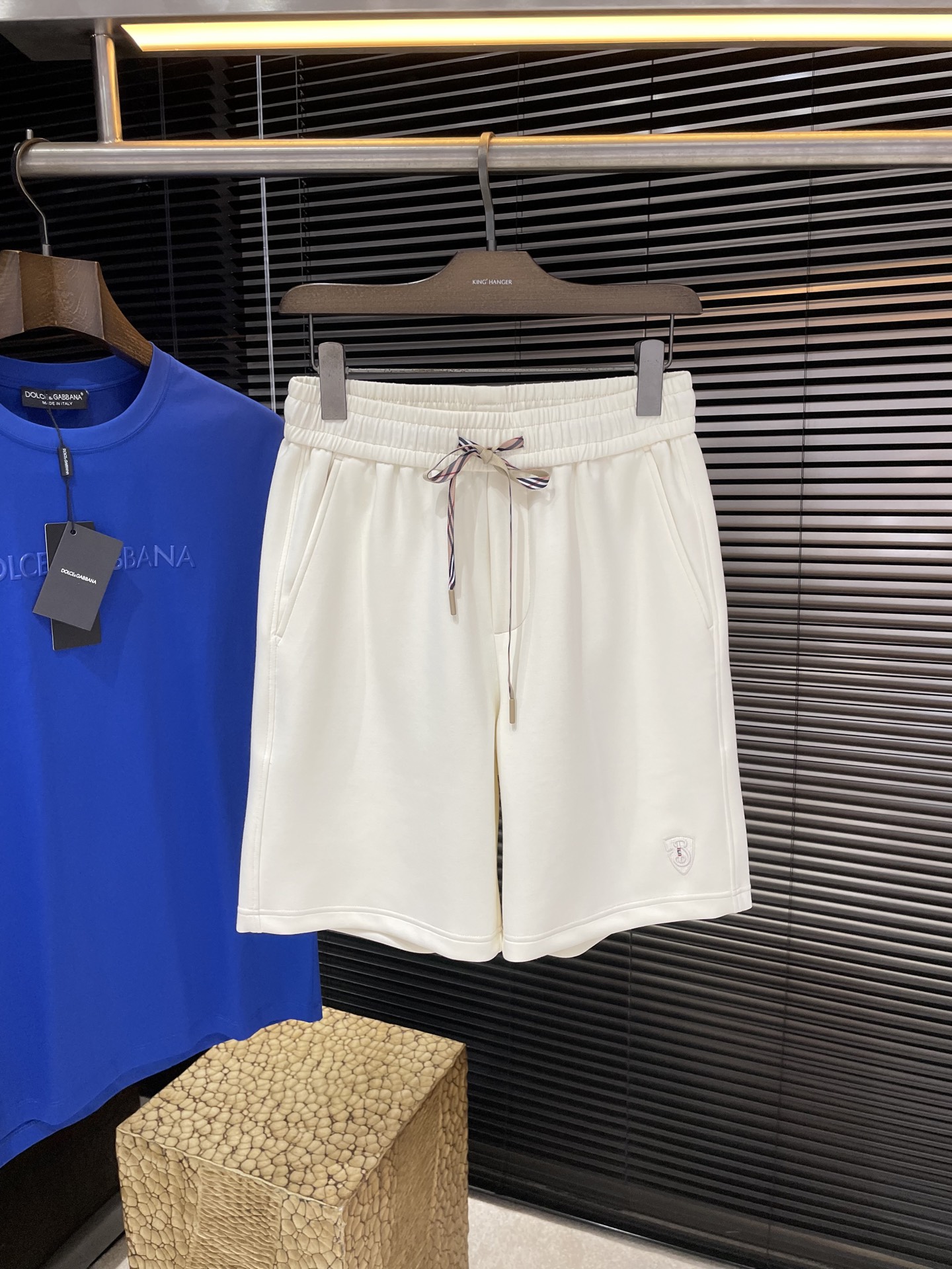 NO:903159,P Burberr - (Baba) 2026 spring and summer new style, the latest casual shorts. The original trousers are casual and versatile on the upper body, and the design is casual and lazy. High-end customized imported modal cotton fabrics, classic striped webbing strap design are extremely comfortable. High-end atmosphere, whether you have the taste of summer, your first choice. Size M-4XL purchasing level...,,burberry,burberry,shorts,19860909P  Burberr-（巴宝）2026春夏季新款,最新休闲短裤.原版裤型上身休闲百搭、设计随性慵懒范,高级定制进口莫代尔棉面料,经典条纹织带绑带设计 舒适感爆棚.高端大气,夏天的味道有没有,首选 .码数 M-4XL 代购级别……,,burberry,burberry,shorts,,Men's clothing