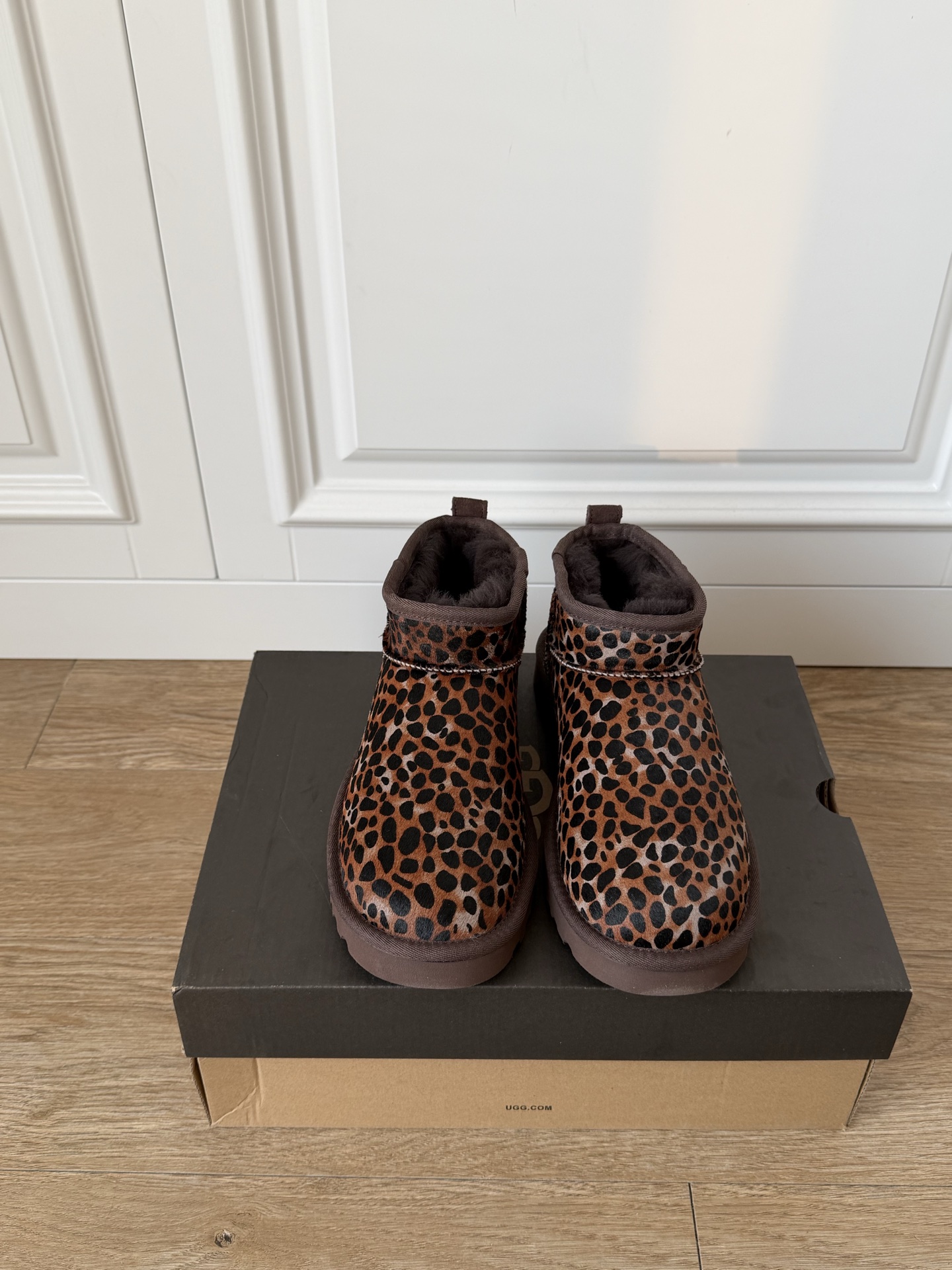 NO:670959,Out of stock UGG leopard print mini snow boots, leopard print horse hair upper, wool lining, Eva foam sole 2.5cm, size 35-40, other, boots19860909出 现货UGG豹纹迷你雪地靴 鞋面豹纹马毛 内里羊毛 鞋底Eva发泡底2.5cm 码数35-40,其他,boots,韩剧