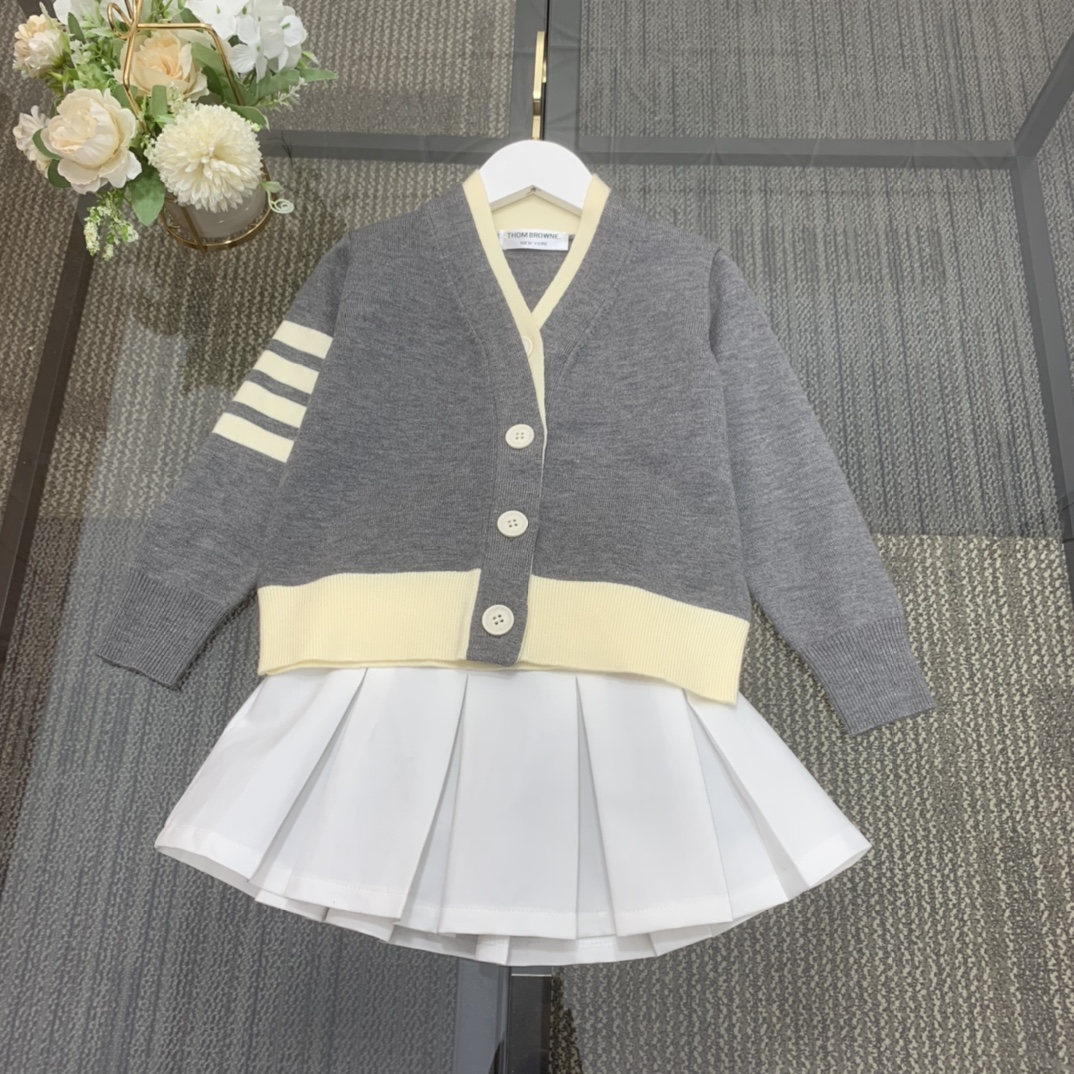 INVENTORY: 110/140 EACH TB KNITTING CHILDREN’S KNITTING SUIT, COLLEGE FROWN MATERIAL, HAND COMFORTS, CLASSIC HOURLY SET