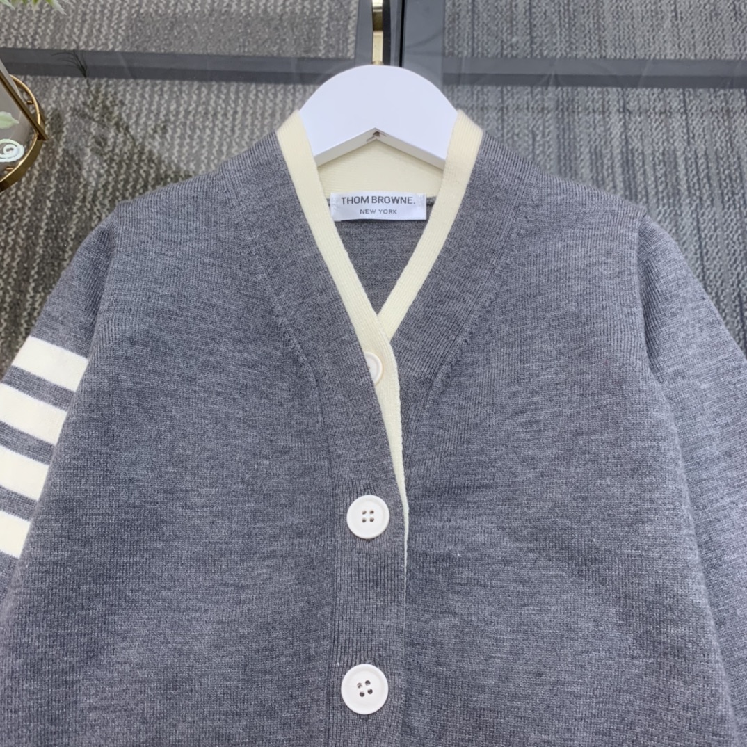 INVENTORY: 110/140 EACH TB KNITTING CHILDREN’S KNITTING SUIT, COLLEGE FROWN MATERIAL, HAND COMFORTS, CLASSIC HOURLY SET - 图片 3