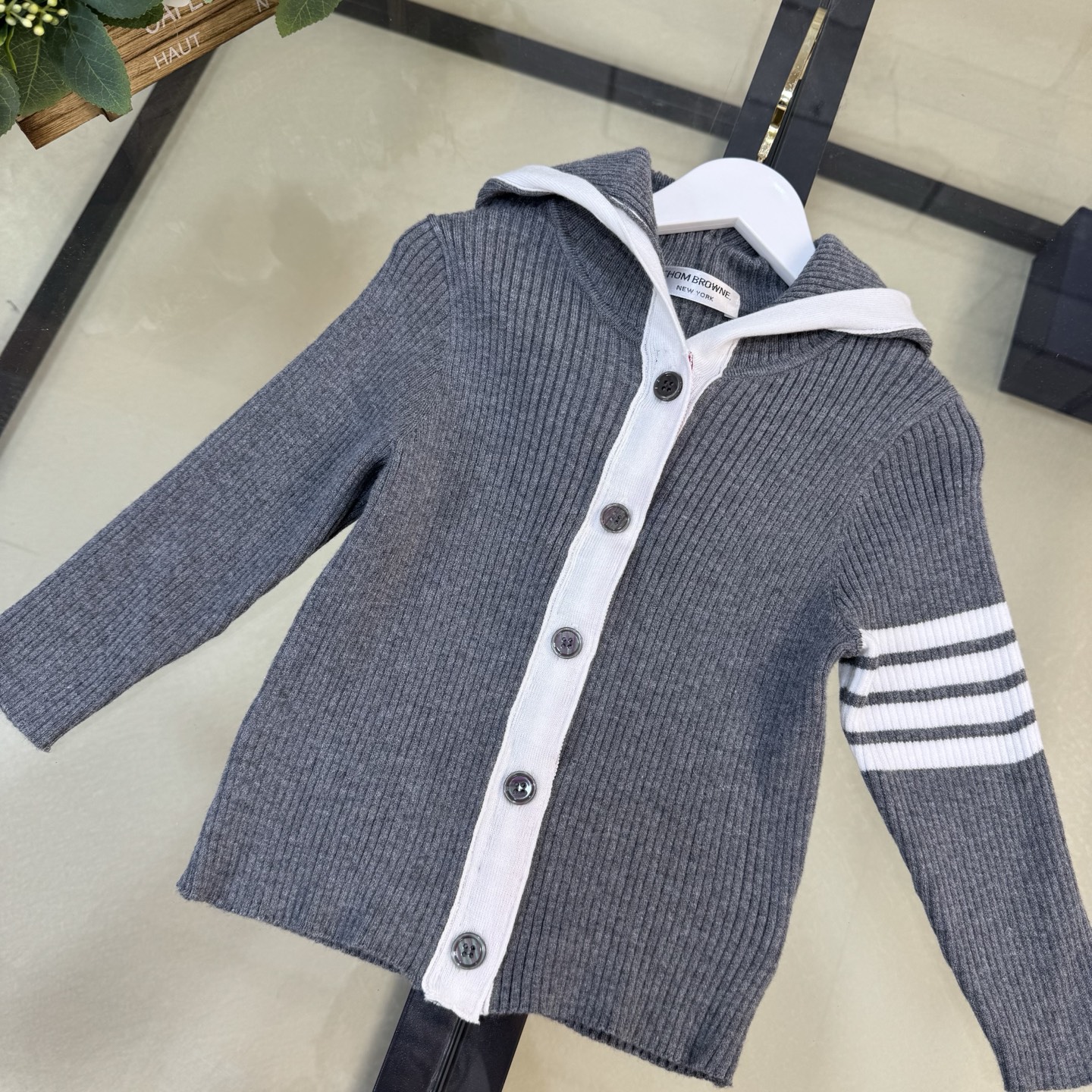 Youthful Grey School Sweater Suit: Classic Design for School and Leisure Comfort - 图片 4