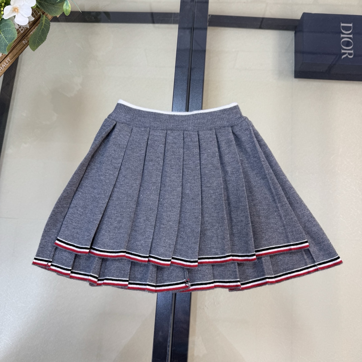Youthful Grey School Sweater Suit: Classic Design for School and Leisure Comfort - 图片 6