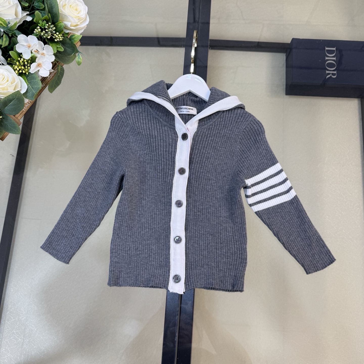 Youthful Grey School Sweater Suit: Classic Design for School and Leisure Comfort - 图片 3