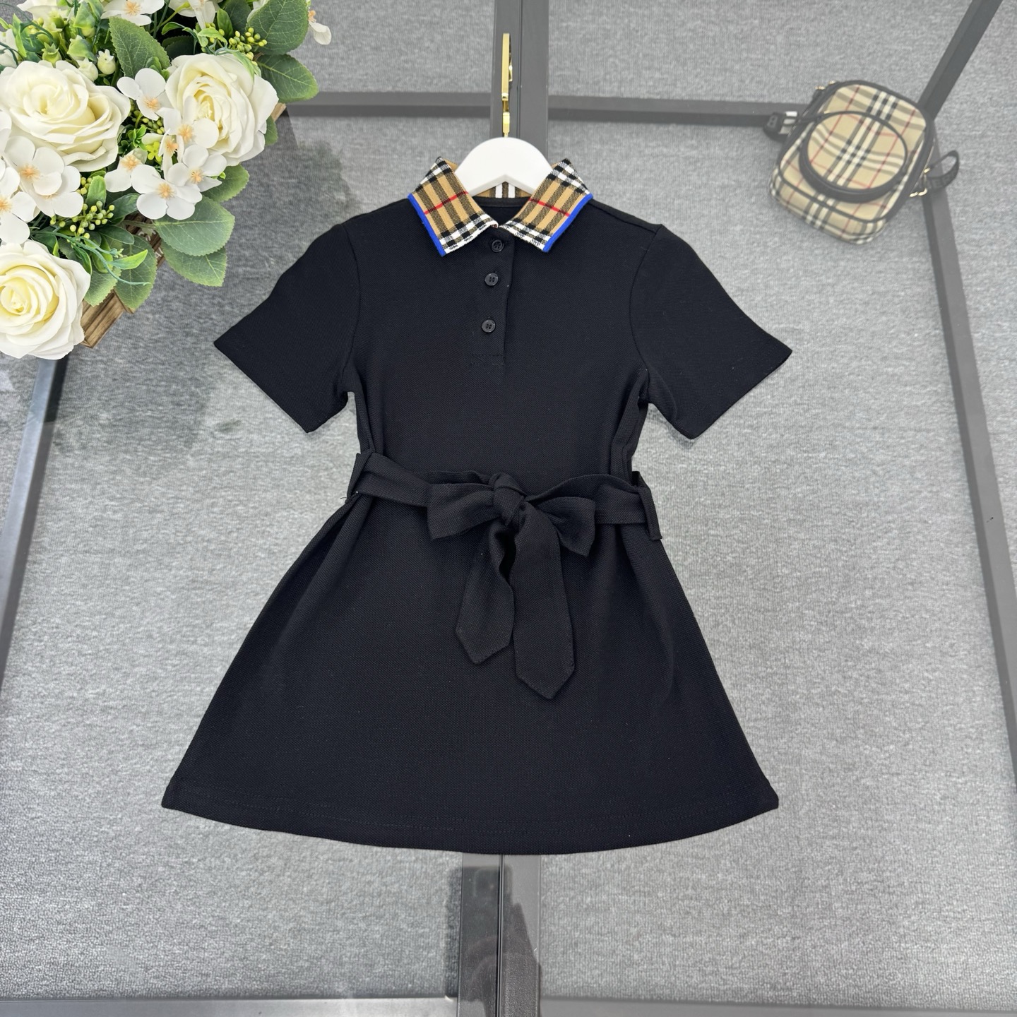 NO:850178,Size -, girls in stock BBR* summer haute couture series ~ Polo shirt belt dress classic and simple style!  Stylish, elegant and elegant, a popular summer style that you can wear with your eyes closed. High quality. Highly recommended ~ Customized pure cotton fabric, soft and comfortable to the touch. Excellent skin-friendly and breathable, enhances temperament. Versatile style. Classic and elegant. Timeless. Comfortable and breathable upper body. Very good experience, versatile and stress-free!  ,clothes,skirts,19860909尺码-、女童现货 BBR*夏季高定系列～Polo衫腰带连衣裙经典简约款 ！时尚大方又有气质 完全就可以闭眼入的夏季爆款 高品质 大力推荐～  定制纯棉面料,手感柔软舒适 亲肤透气性极佳 ,提升气质 ,气质百搭款 经典大方 永不过时 上身舒适透气 体验感非常好,百搭无压力！,衣服,skirts,,Children's