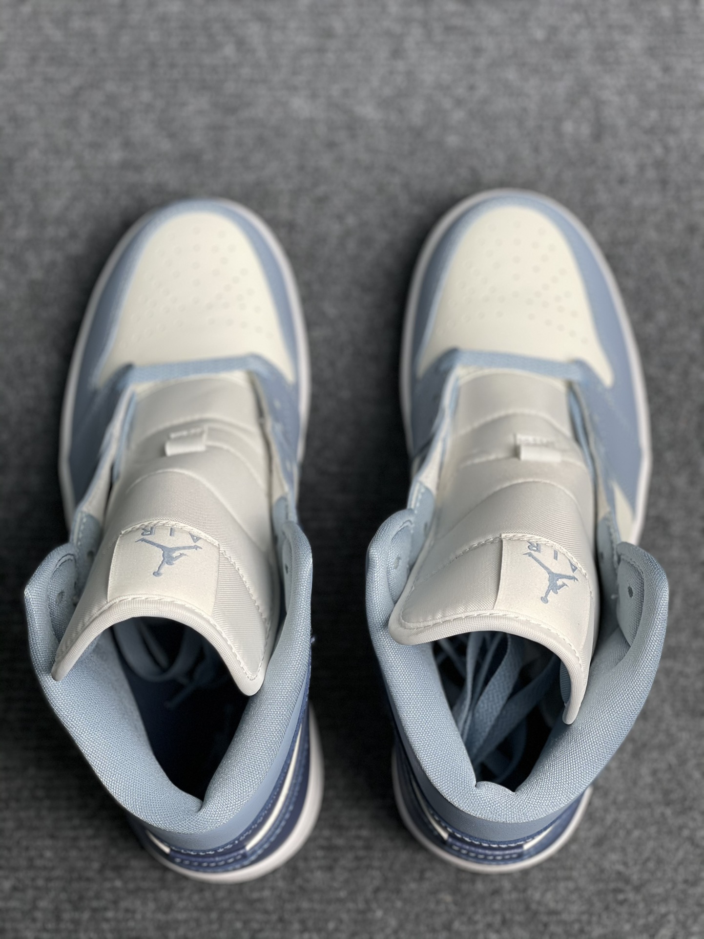 Air Jordan AJ1 Mid 中帮 BQ6472-140 市面中低帮最具代表性版本没有之一 口碑大厂出品 品控大底版型不断改良更新 全套原纸板楦头开发 确保原汁原味 完美呈现版型 完美零毛边处理 原厂内置全掌气…
