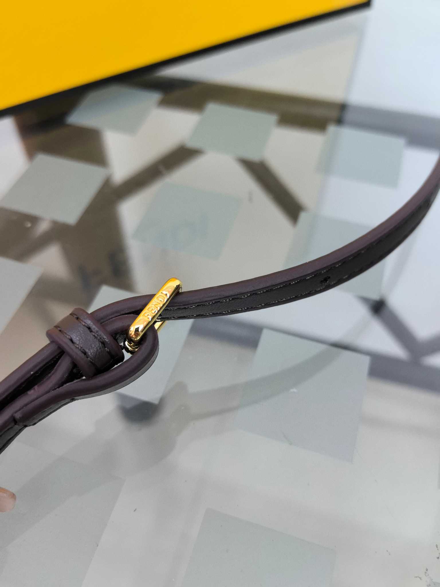 。全网疯抢FEND1 First老花布料/柔软纳帕牛皮材质（云朵包）！

设计师Kim Jones主导下