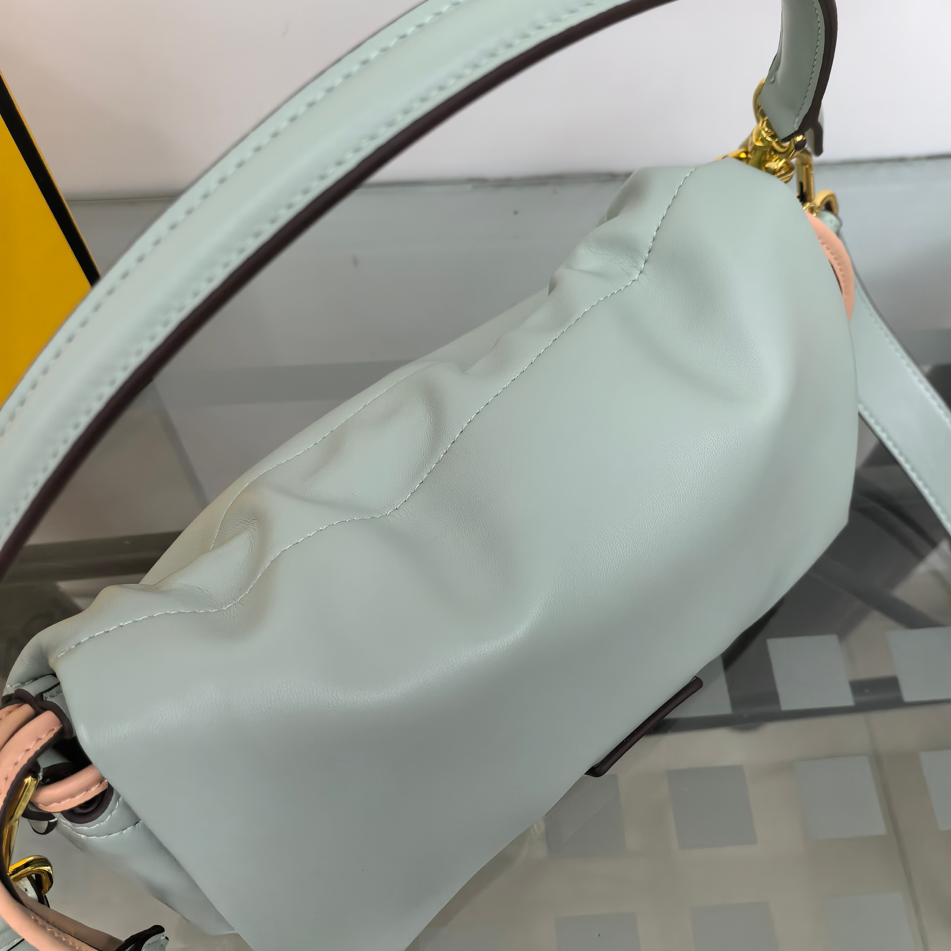  Fendi2025新款Mamma法棍!!
FENDI 2025春夏女士系列创绎经典，升华日常着装。
M