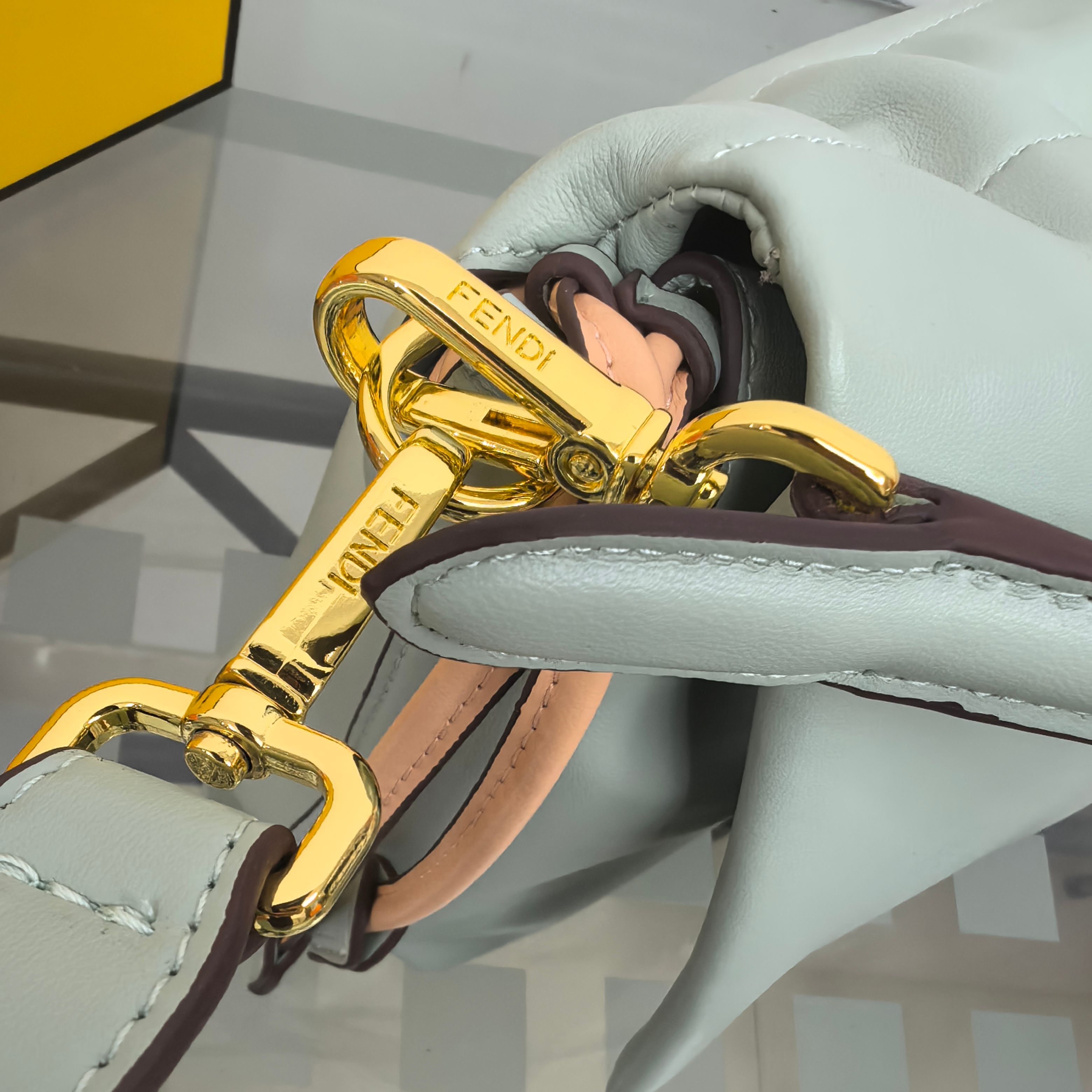  Fendi2025新款Mamma法棍!!
FENDI 2025春夏女士系列创绎经典，升华日常着装。
M