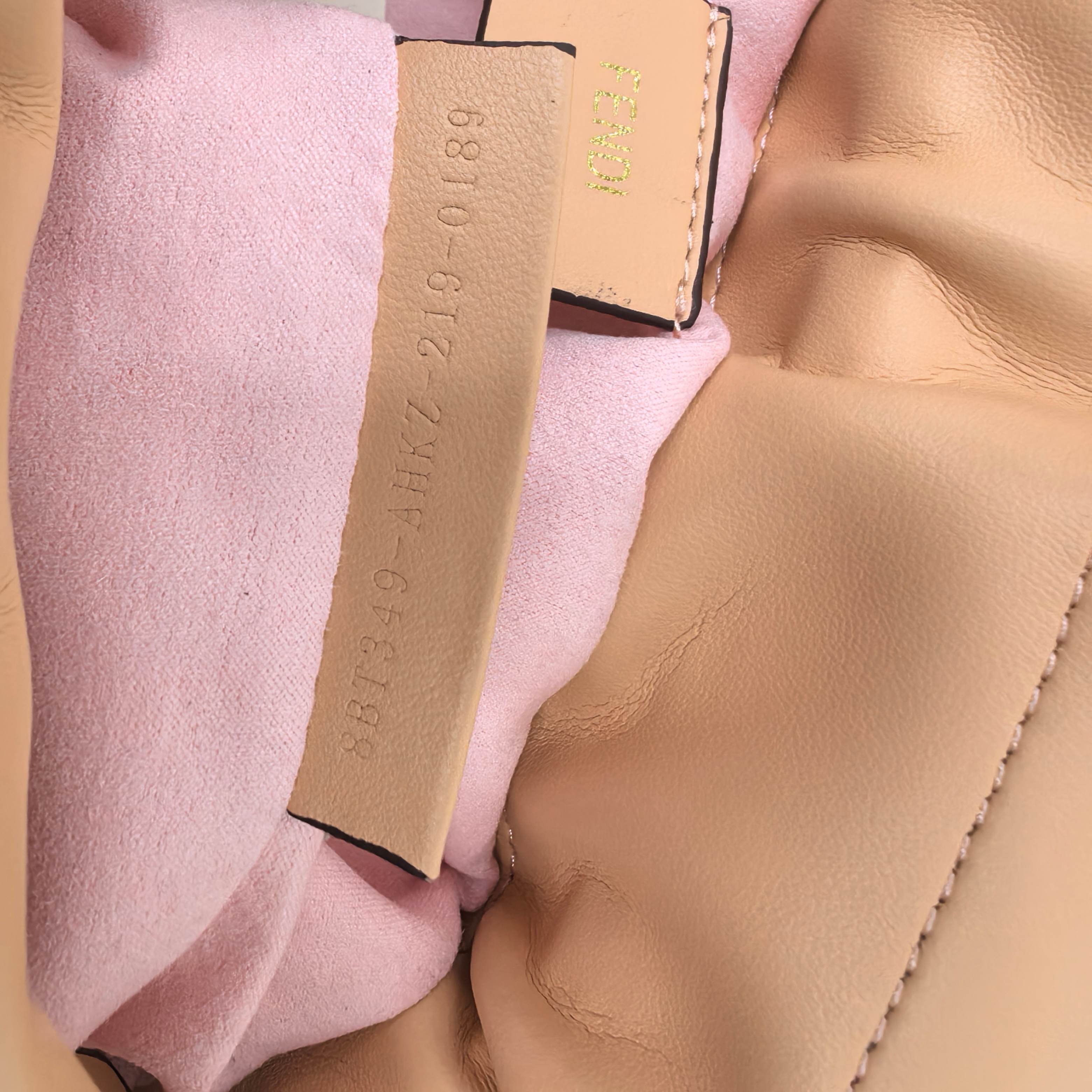 。Fendi2025新款Mamma法棍!!
FENDI 2025春夏女士系列创绎经典，升华日常着装。
M