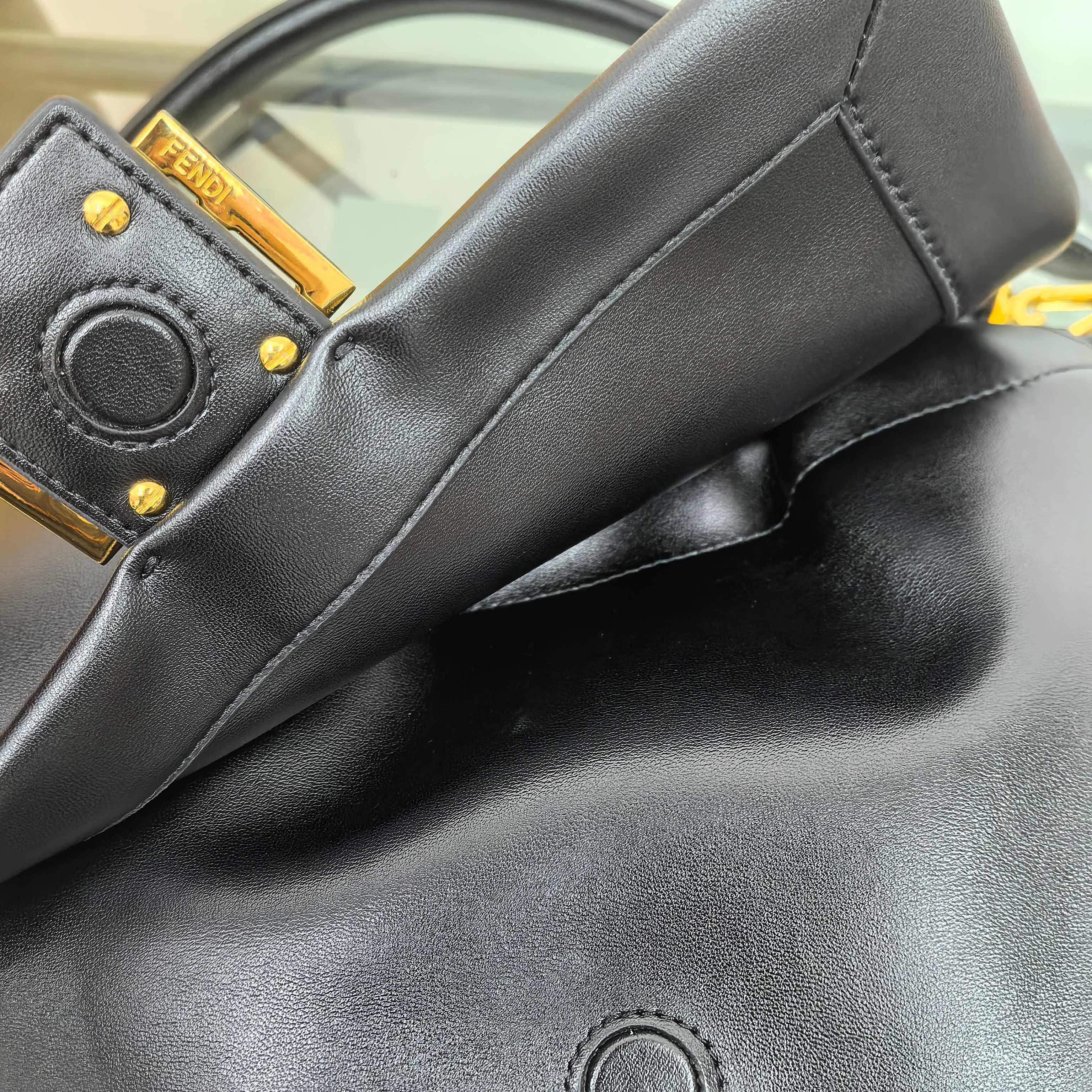 。Fendi2025新款Mamma法棍!!
FENDI 2025春夏女士系列创绎经典，升华日常着装。
M