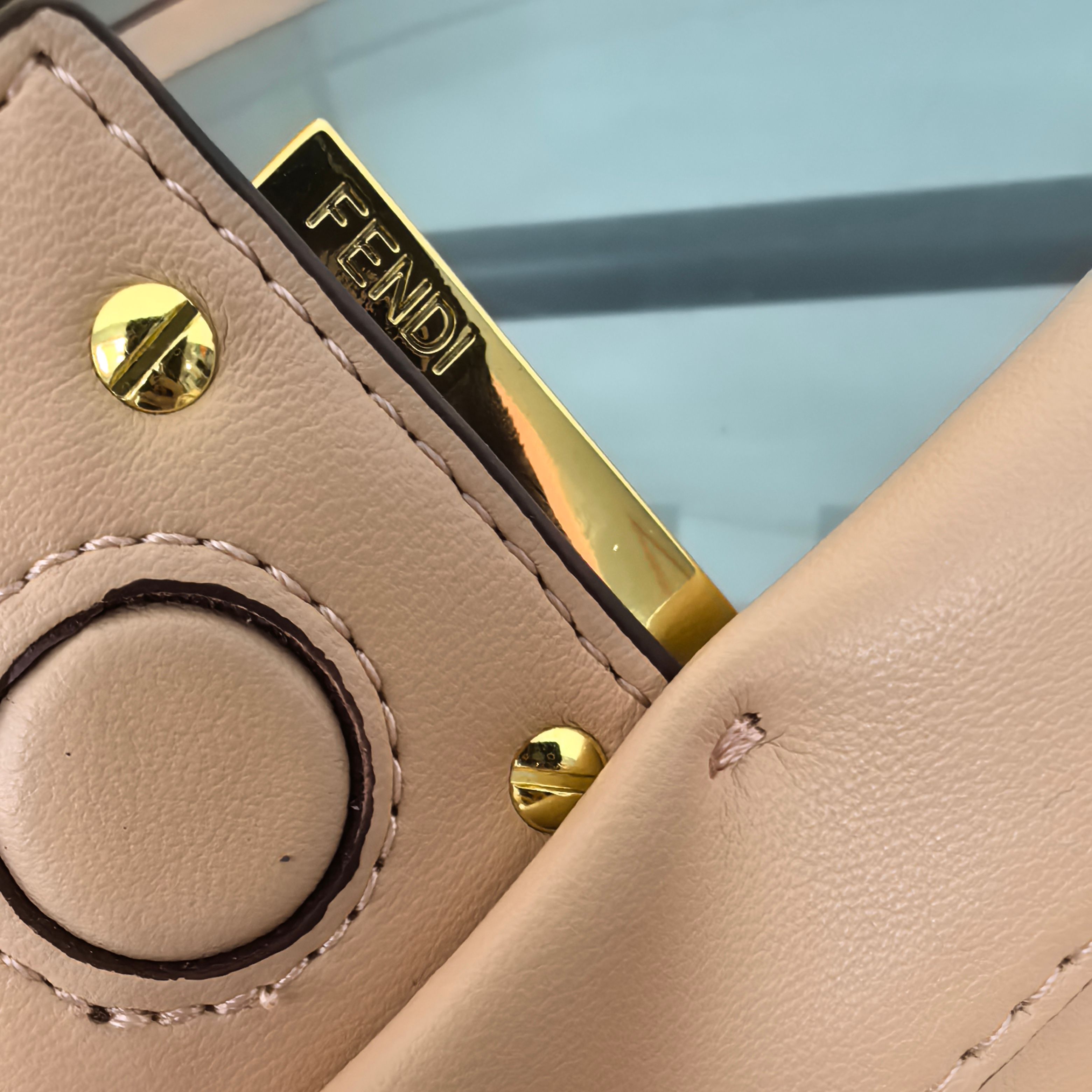  Fendi2025新款Mamma法棍!!
FENDI 2025春夏女士系列创绎经典，升华日常着装。
M