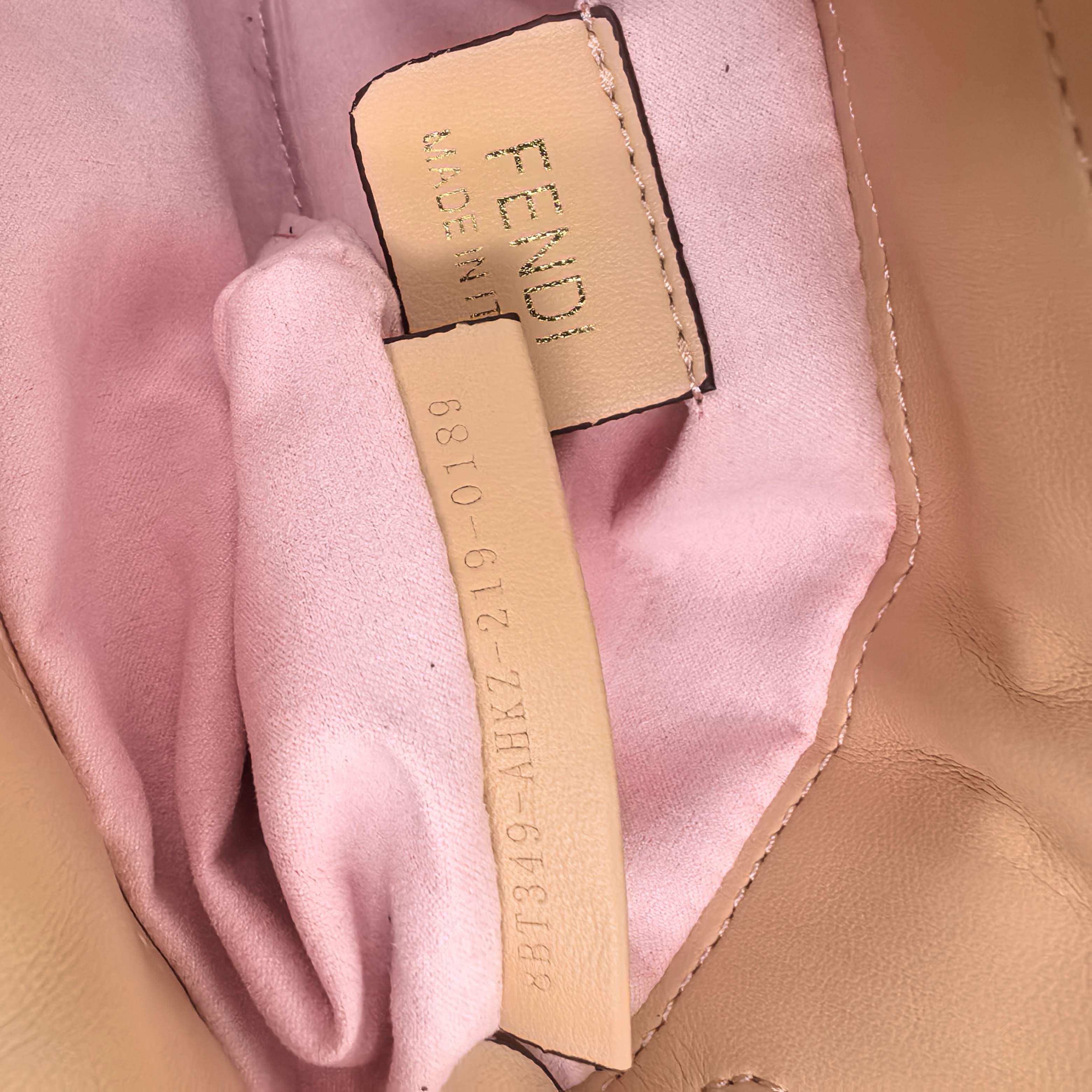  Fendi2025新款Mamma法棍!!
FENDI 2025春夏女士系列创绎经典，升华日常着装。
M