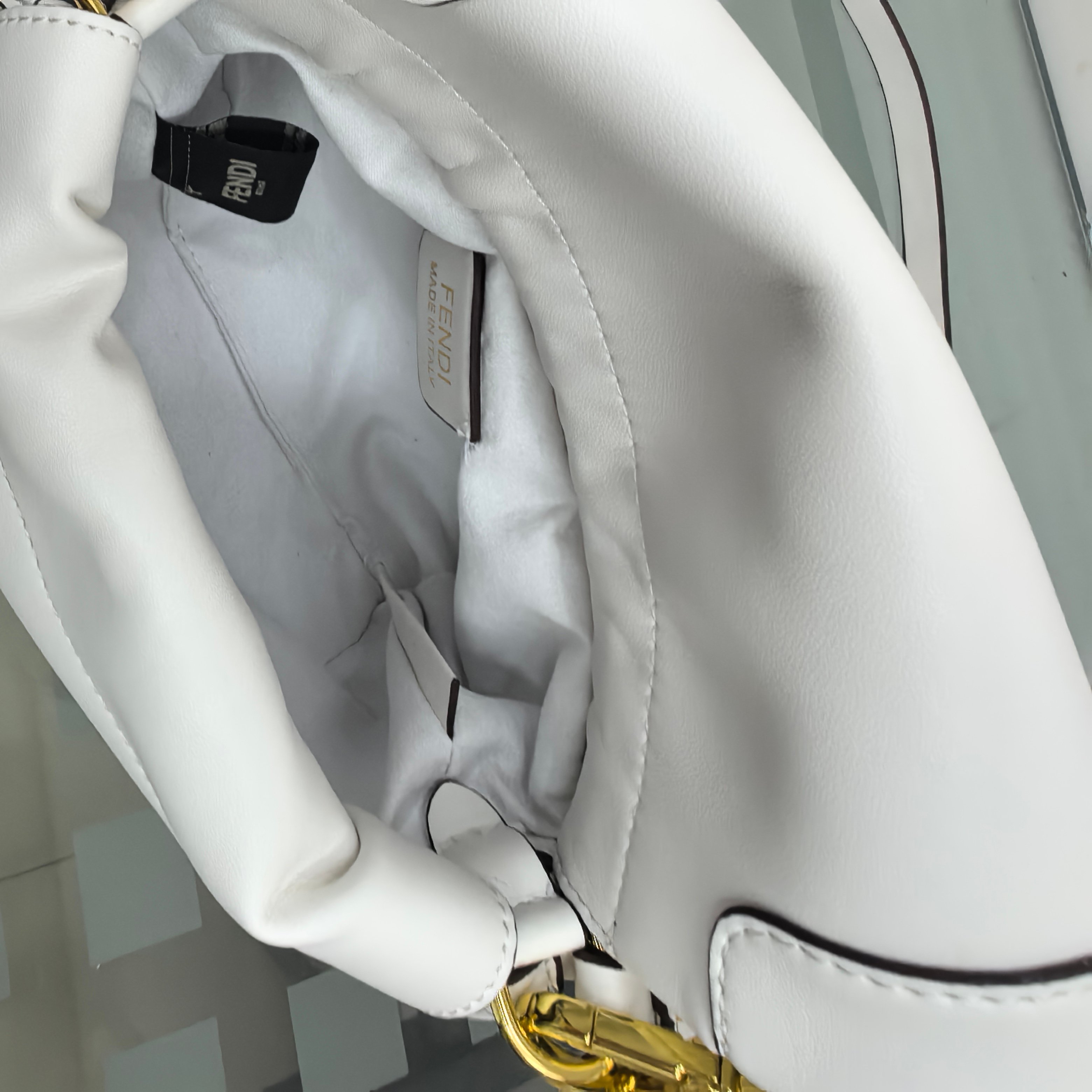 。Fendi2025新款Mamma法棍!!
FENDI 2025春夏女士系列创绎经典，升华日常着装。
M