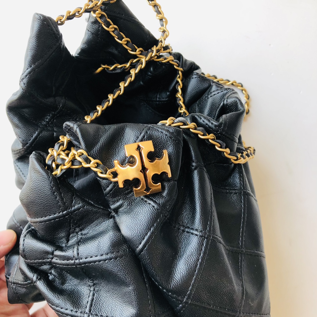 Tory Burch ～/Tory Burch Hobo单肩包 Fleming小号福袋流浪包 选用柔软细腻的羊皮 精心打造