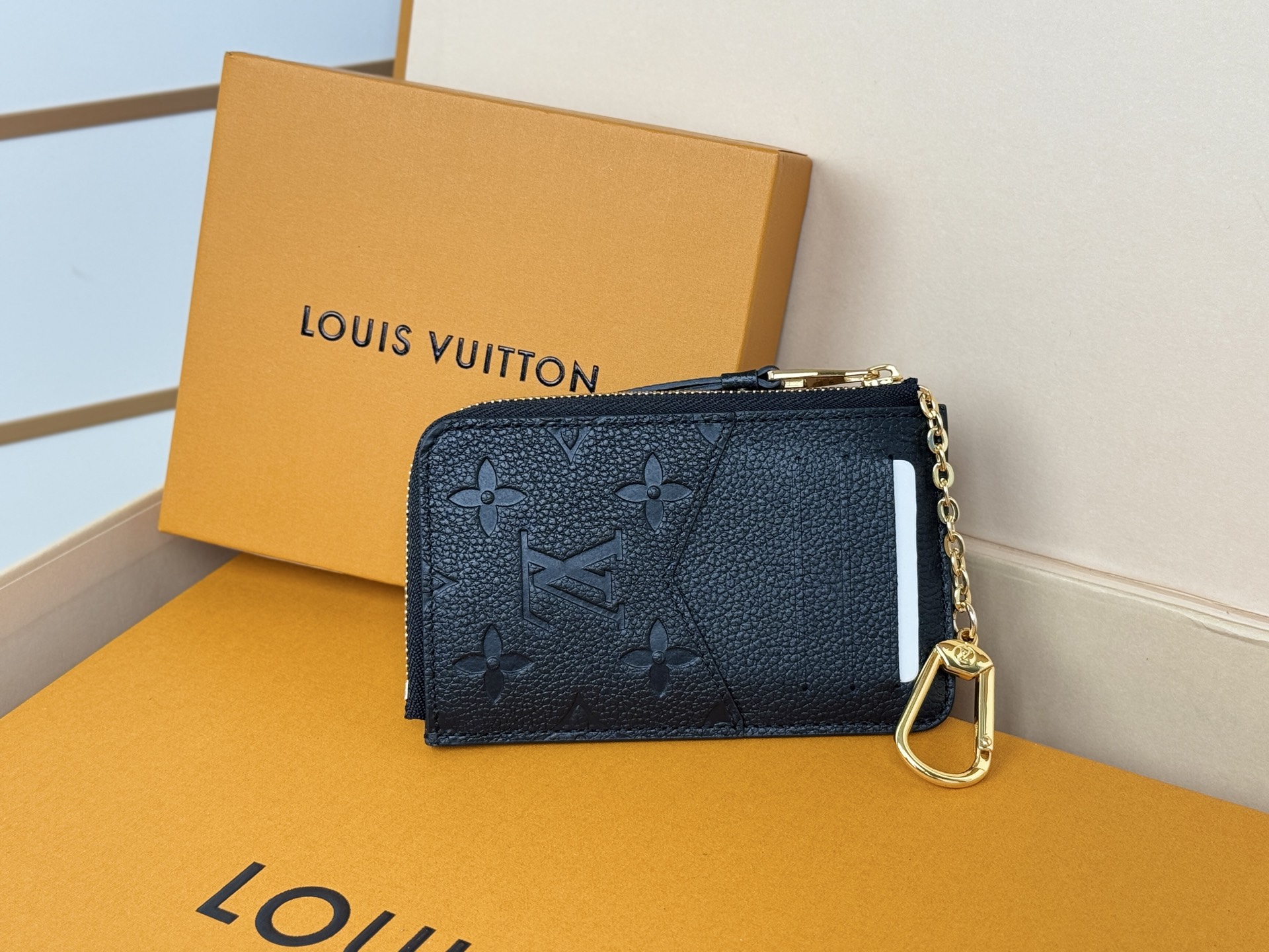Louis Vuitton M69421黑色 Recto Verso 卡夹取材 Monogram Empreinte 皮革