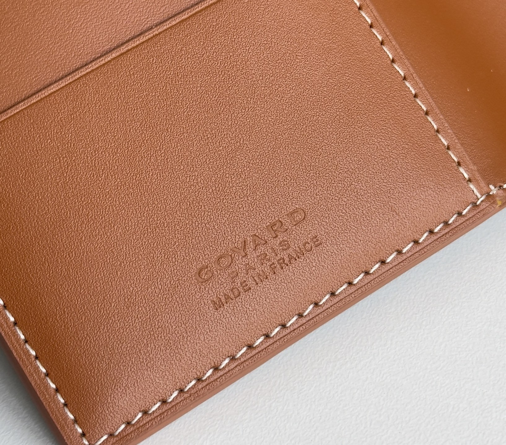 戈雅家 经典款护照夹 - 旅行に最適な収納力