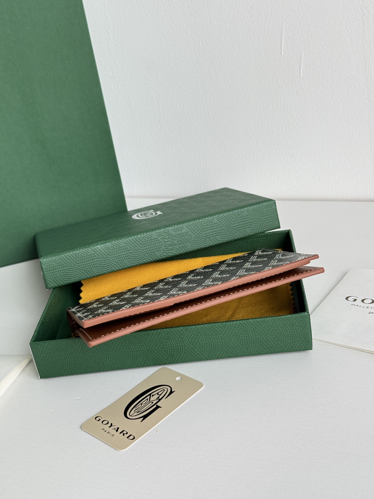 戈雅家 经典款护照夹 - 旅行に最適な収納力